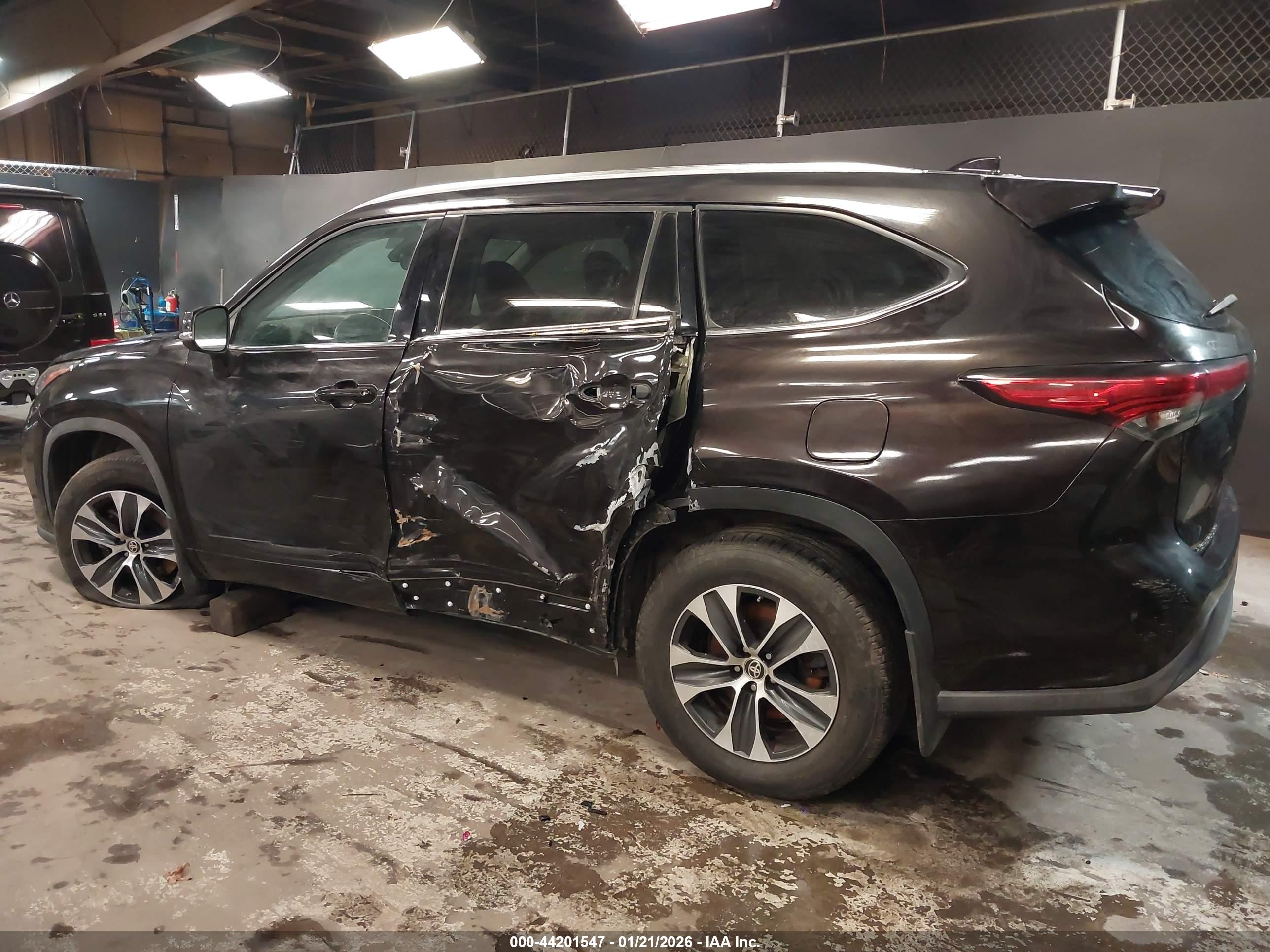 TOYOTA HIGHLANDER image 6
