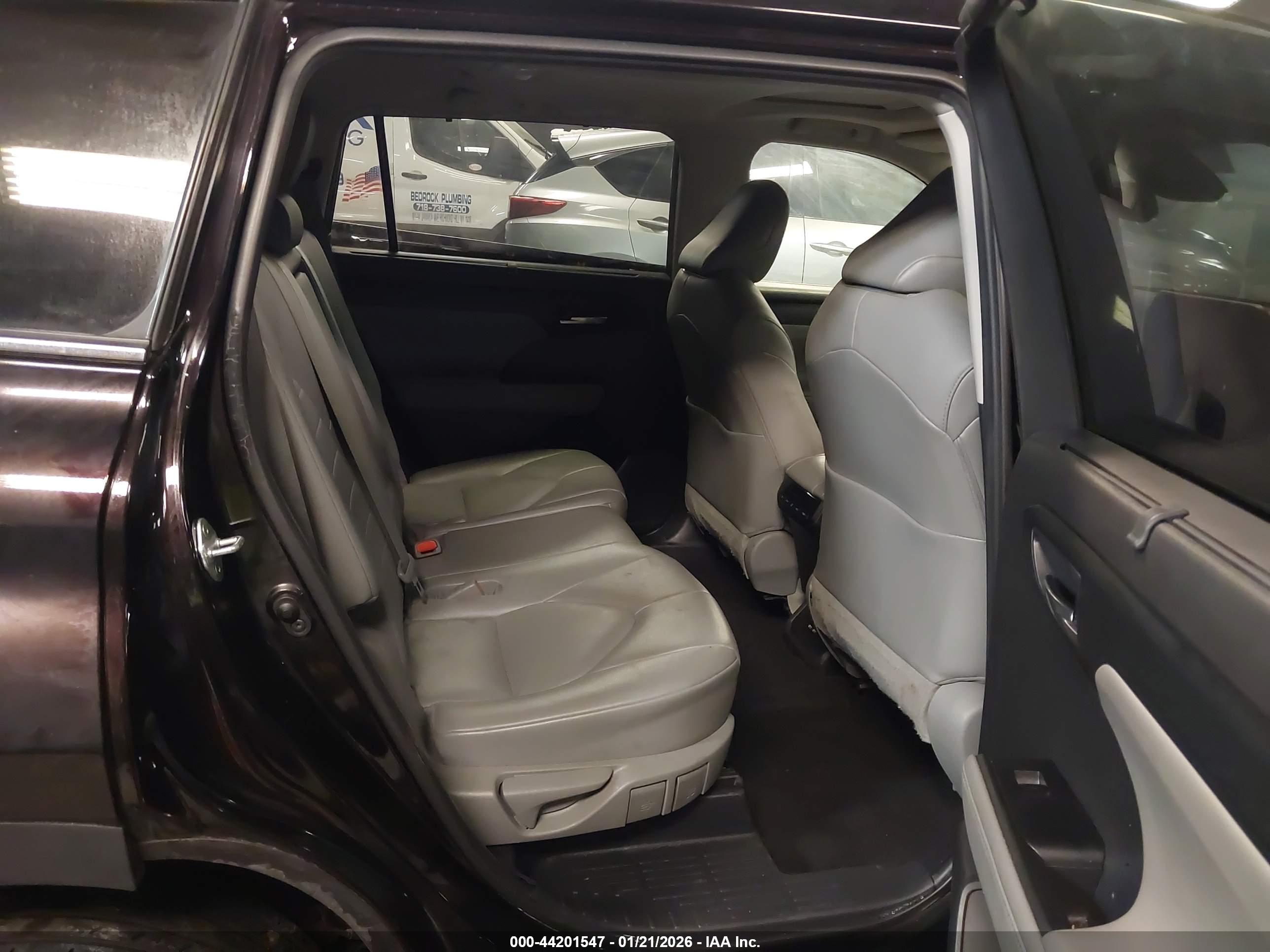 TOYOTA HIGHLANDER image 8