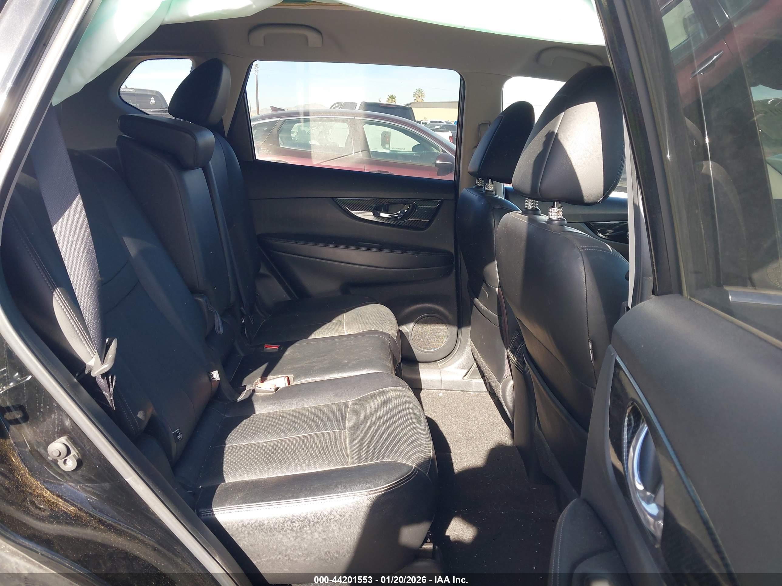 NISSAN ROGUE image 8