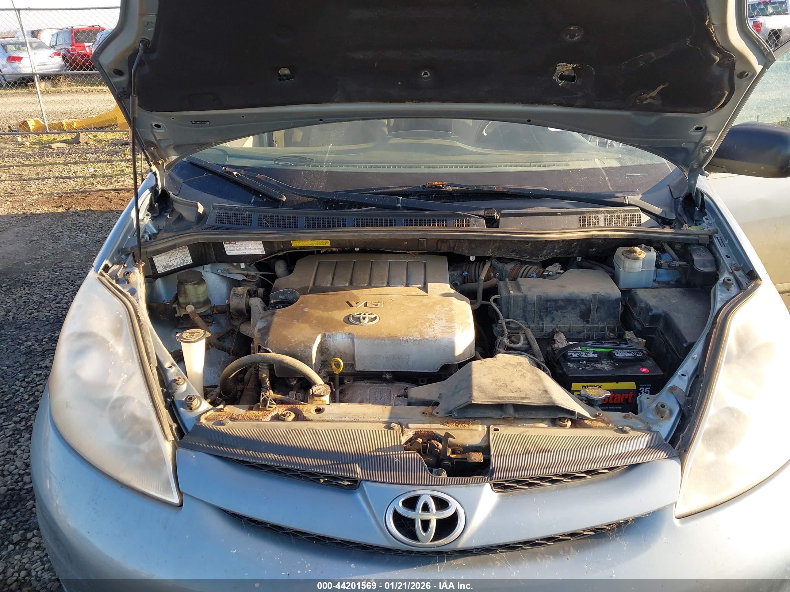 TOYOTA SIENNA image 10