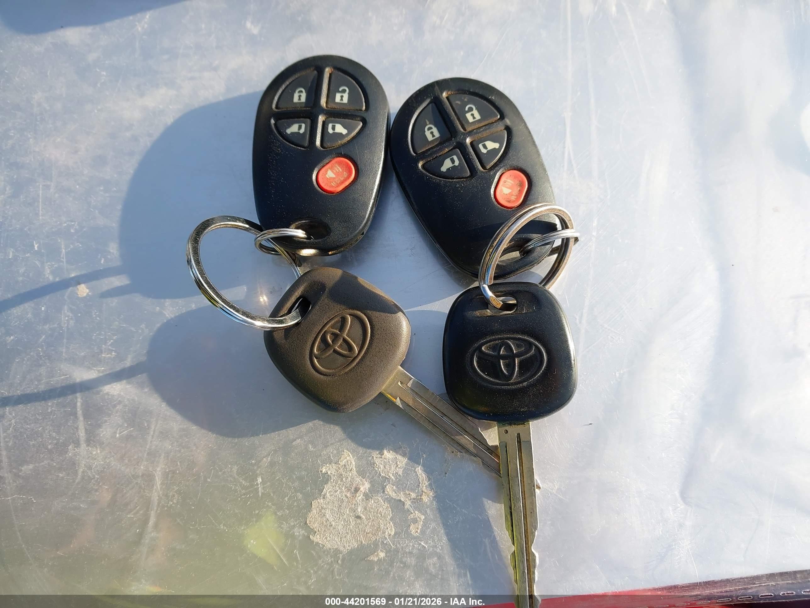 TOYOTA SIENNA image 11