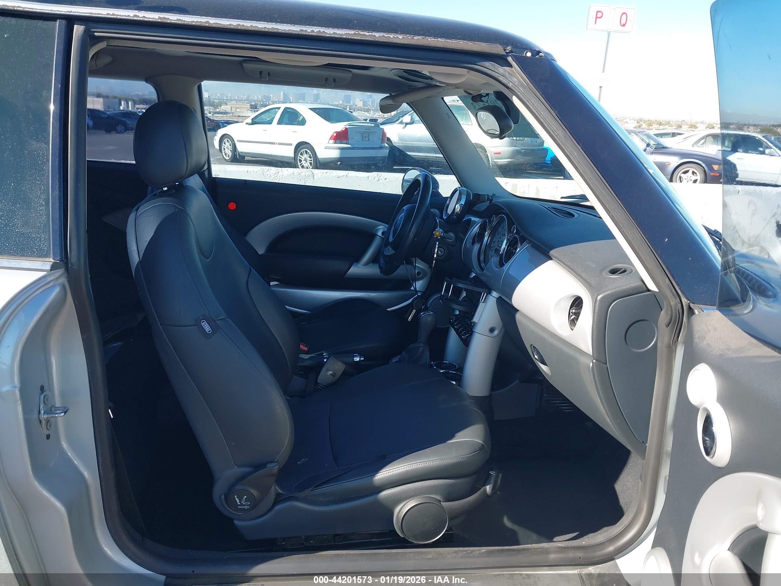 MINI COOPER image 5