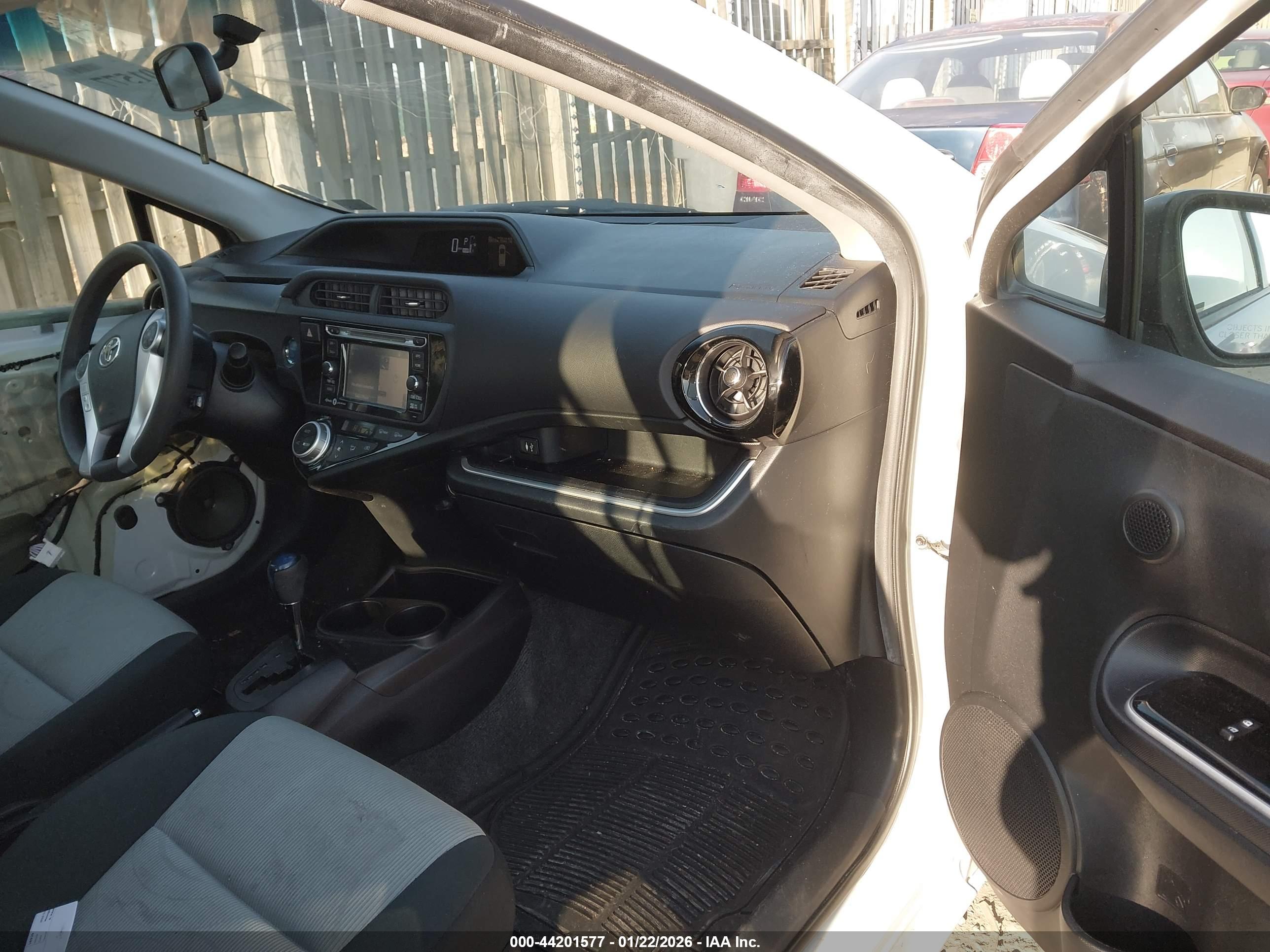 TOYOTA PRIUS image 5