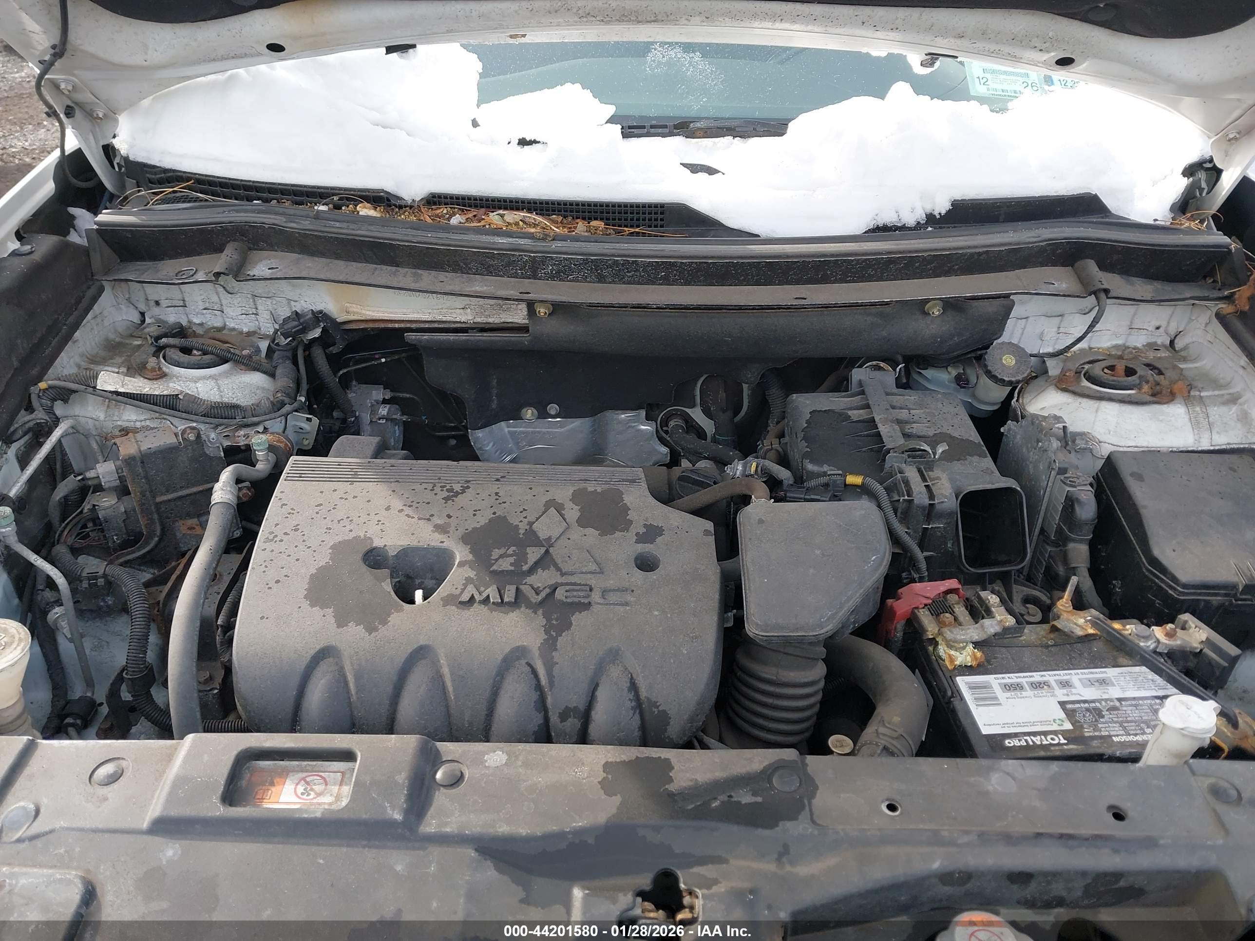 MITSUBISHI OUTLANDER image 10