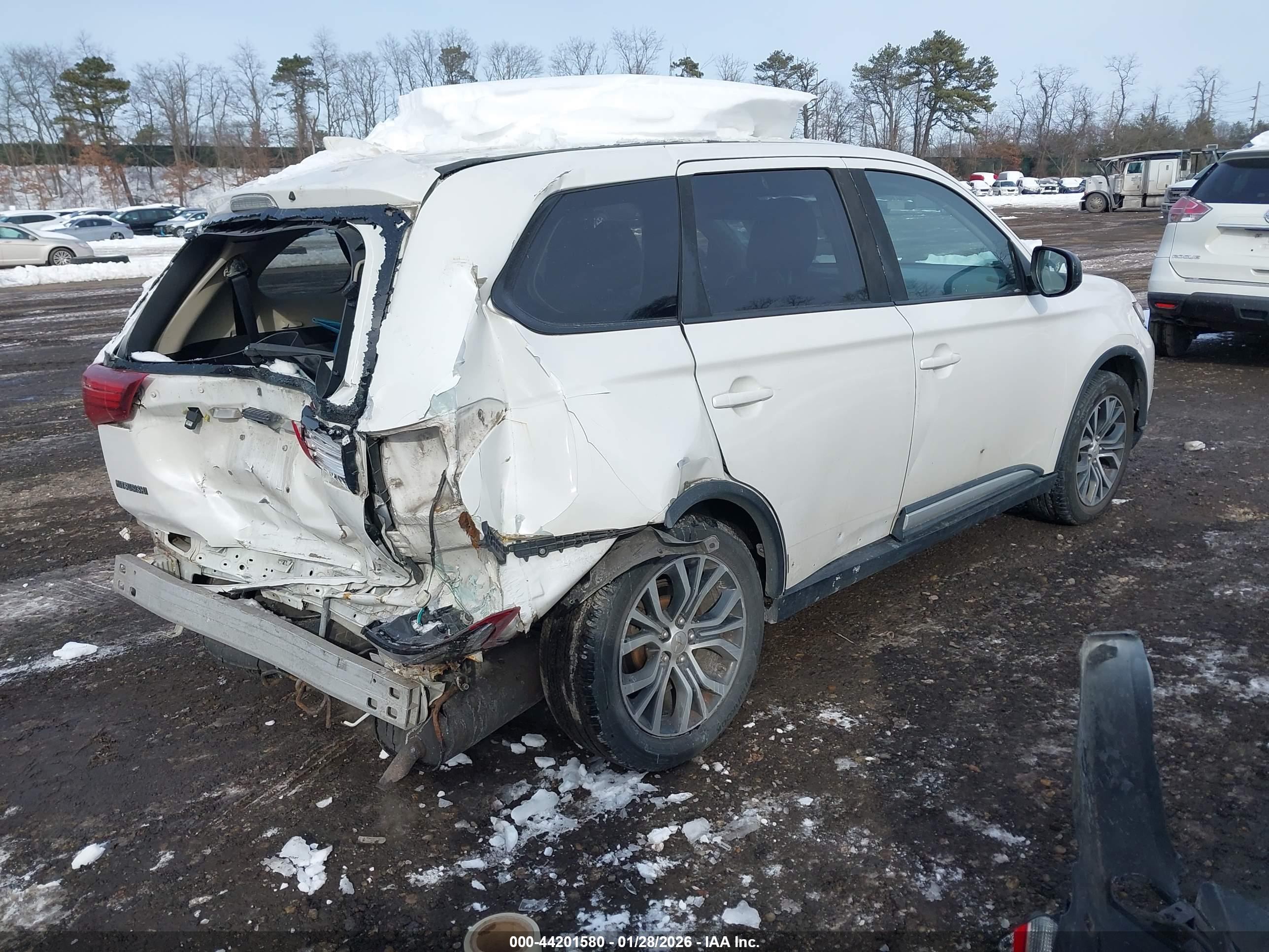 MITSUBISHI OUTLANDER image 4