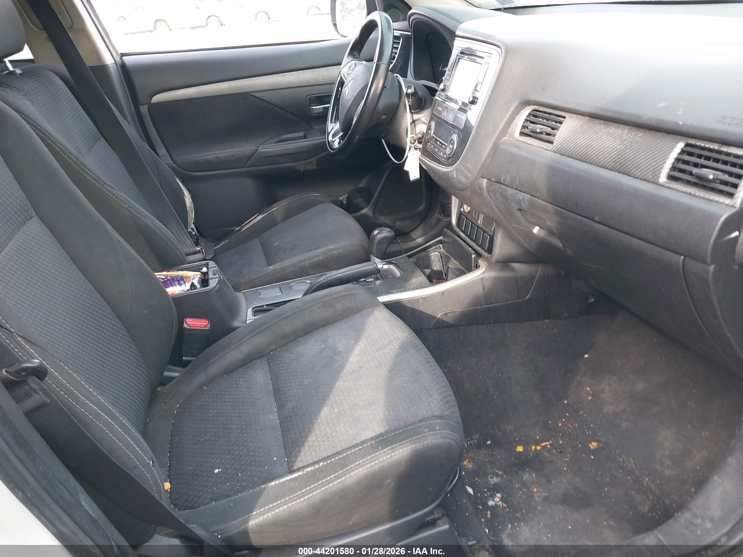 MITSUBISHI OUTLANDER image 5