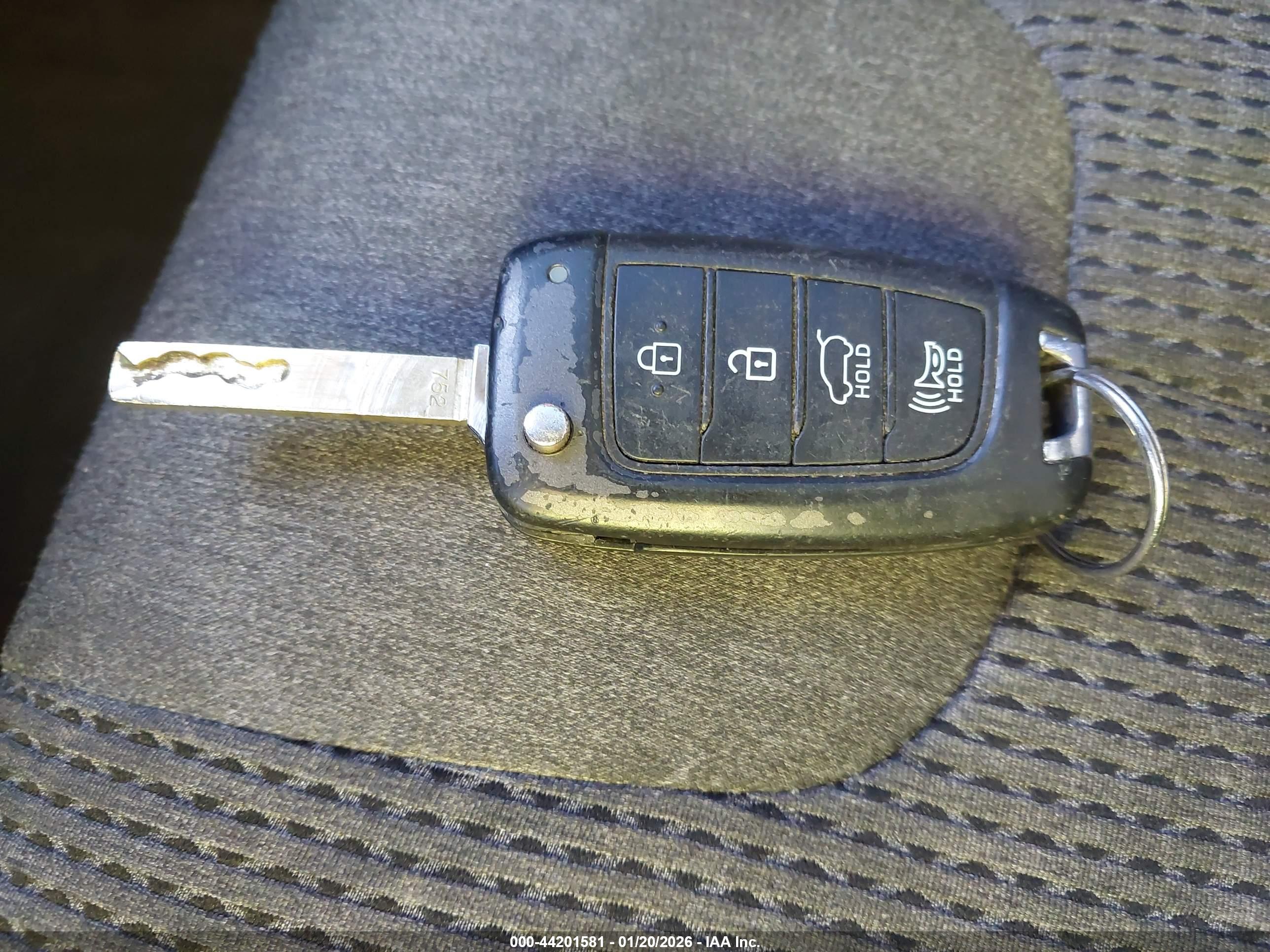 HYUNDAI SANTA image 11