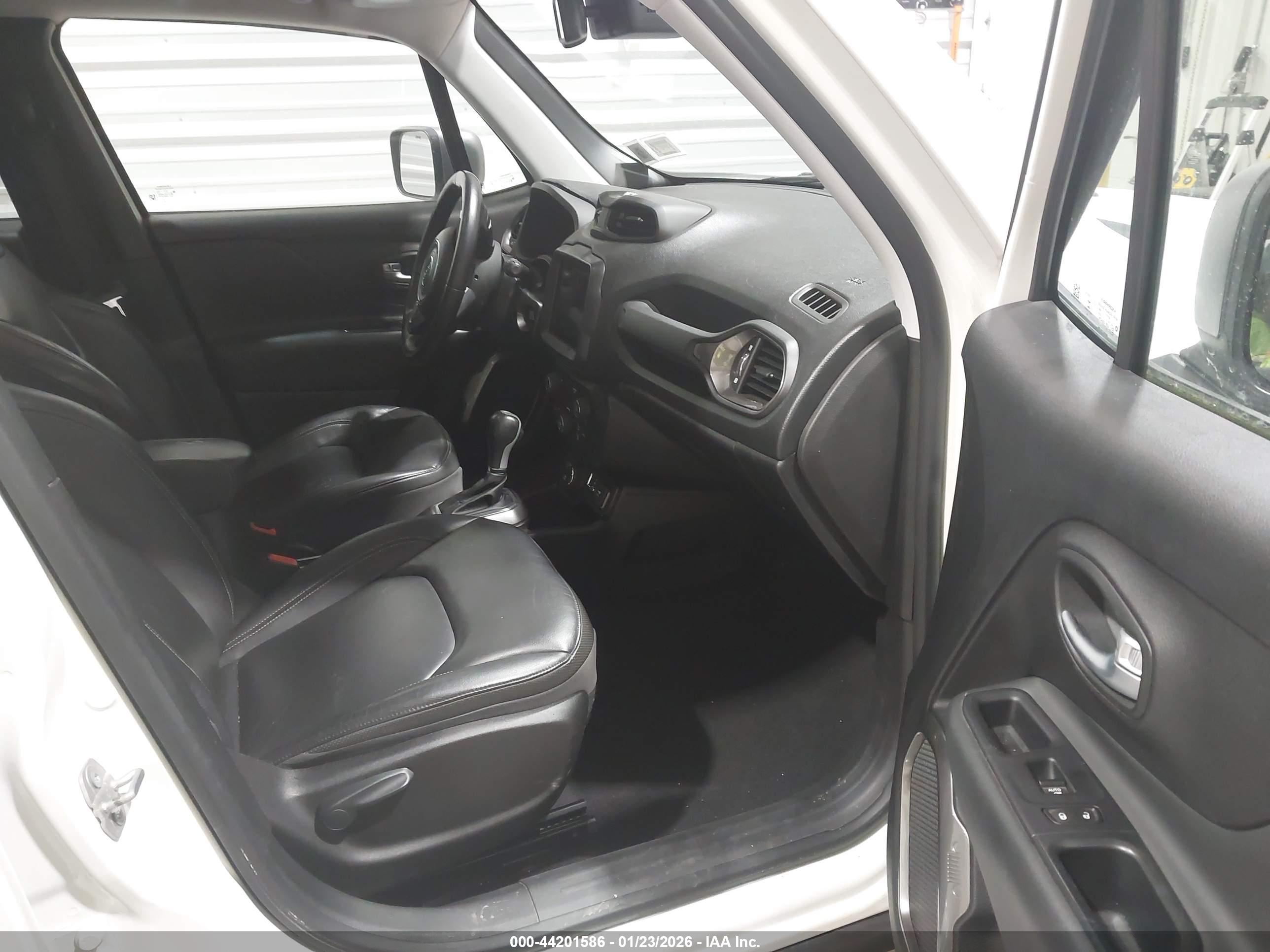 JEEP RENEGADE image 5