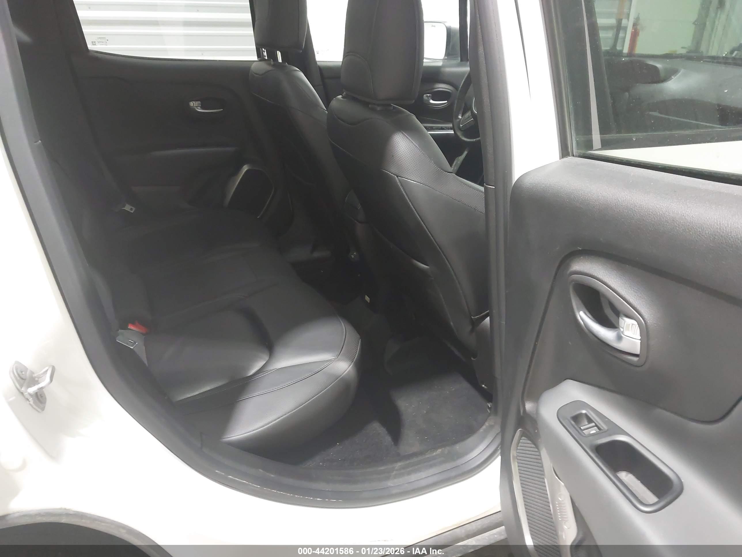 JEEP RENEGADE image 8