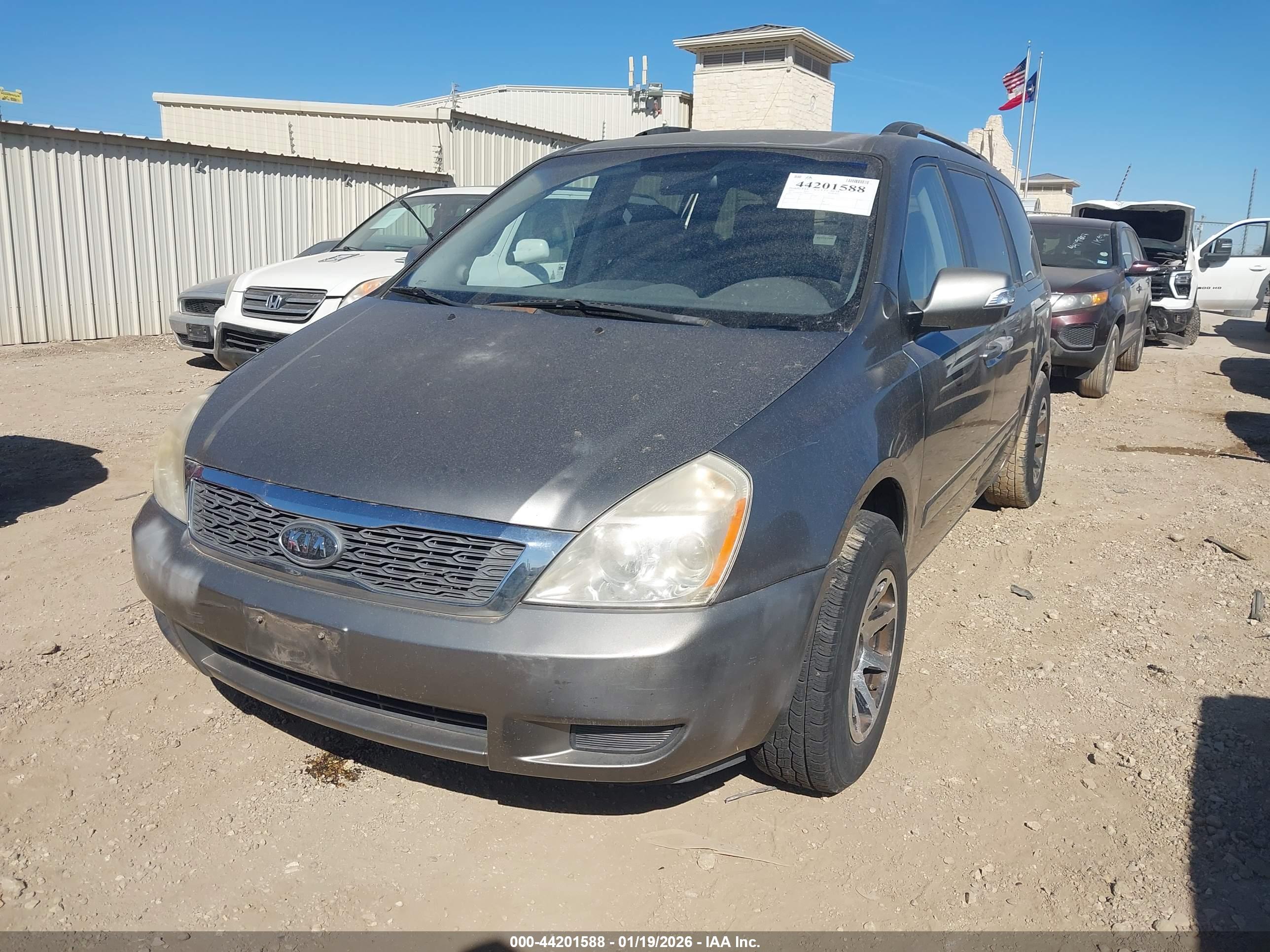 KIA SEDONA image 2