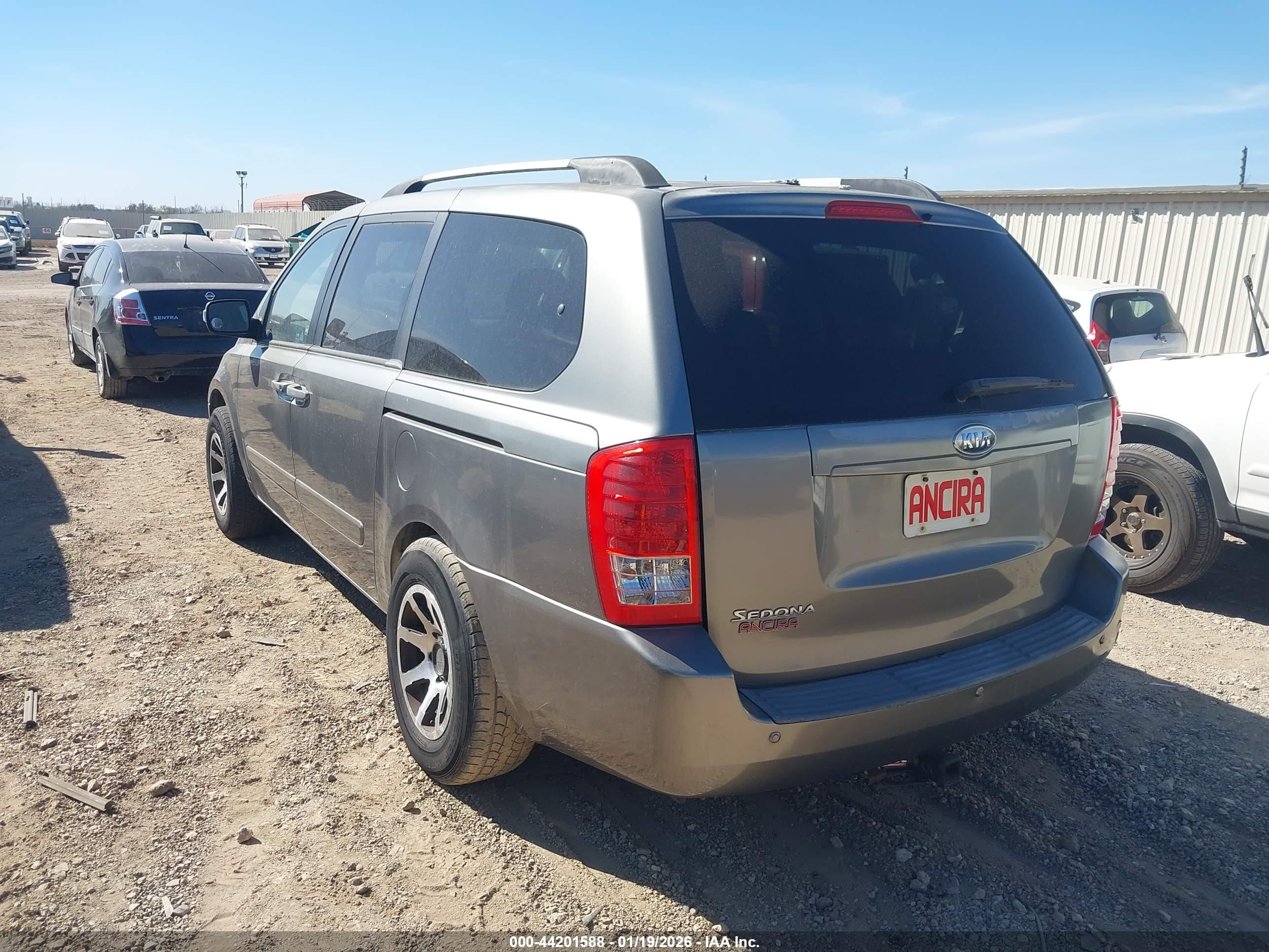 KIA SEDONA image 3