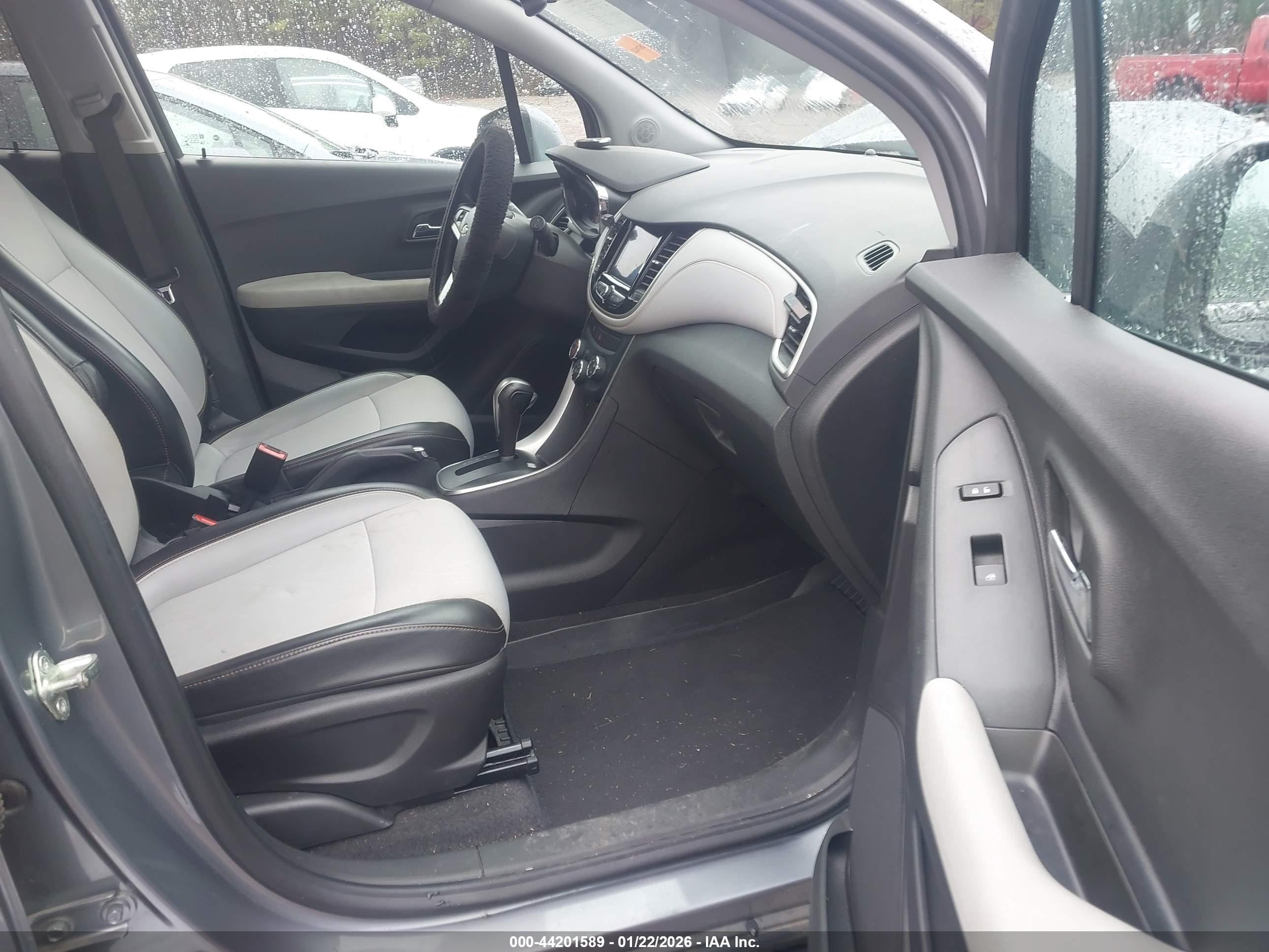 CHEVROLET TRAX image 5