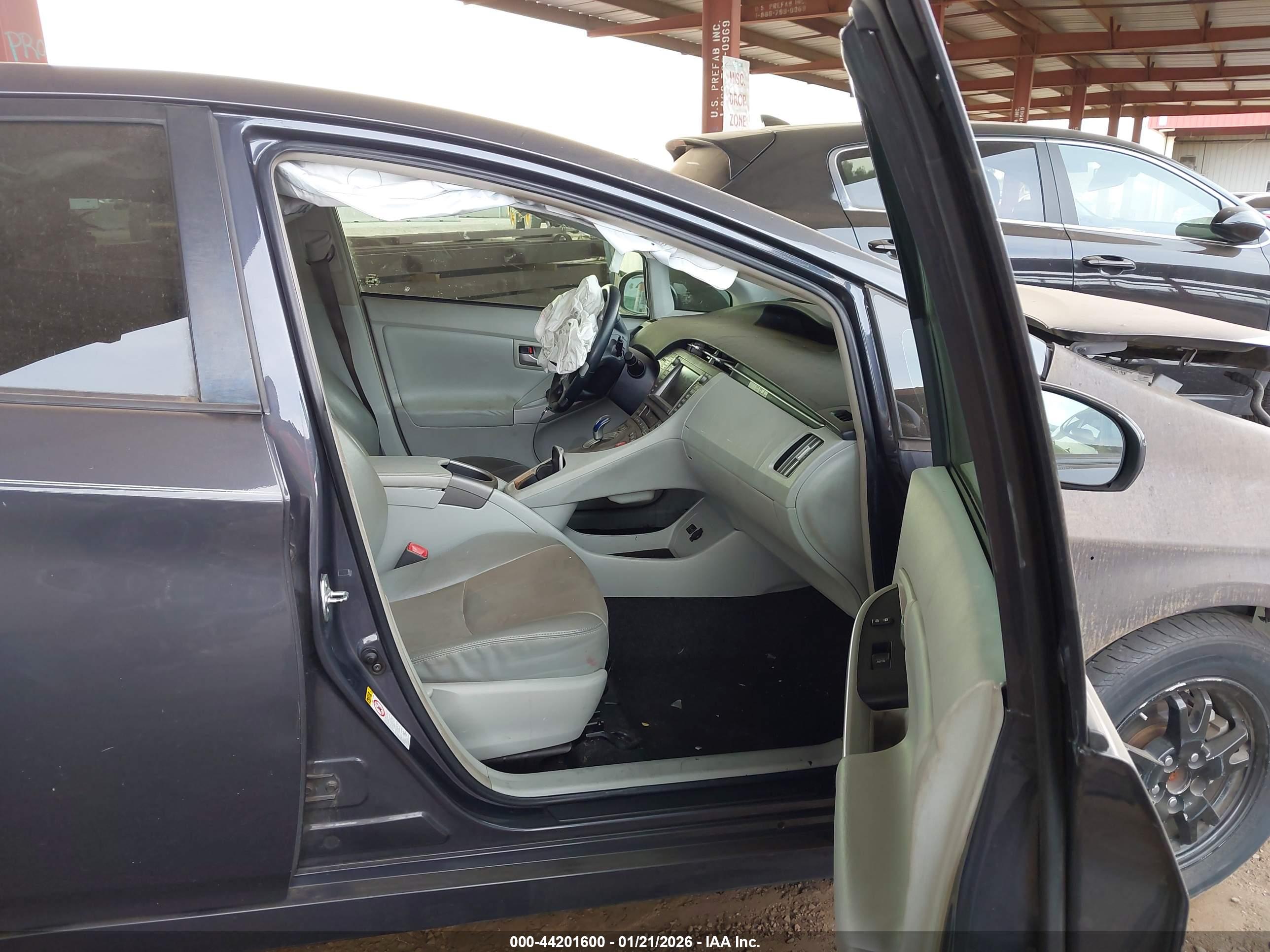 TOYOTA PRIUS image 5
