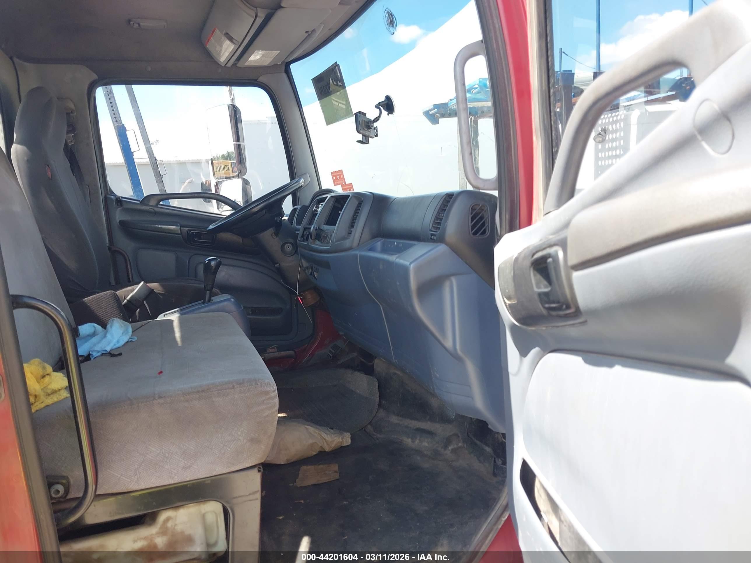 HINO 258 image 7