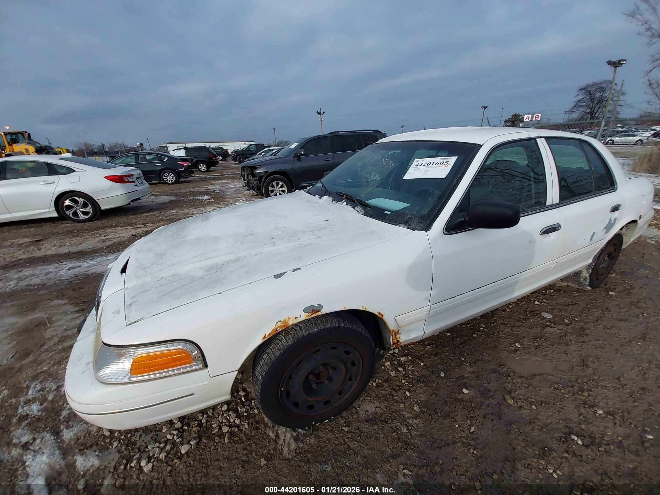 FORD CROWN image 2