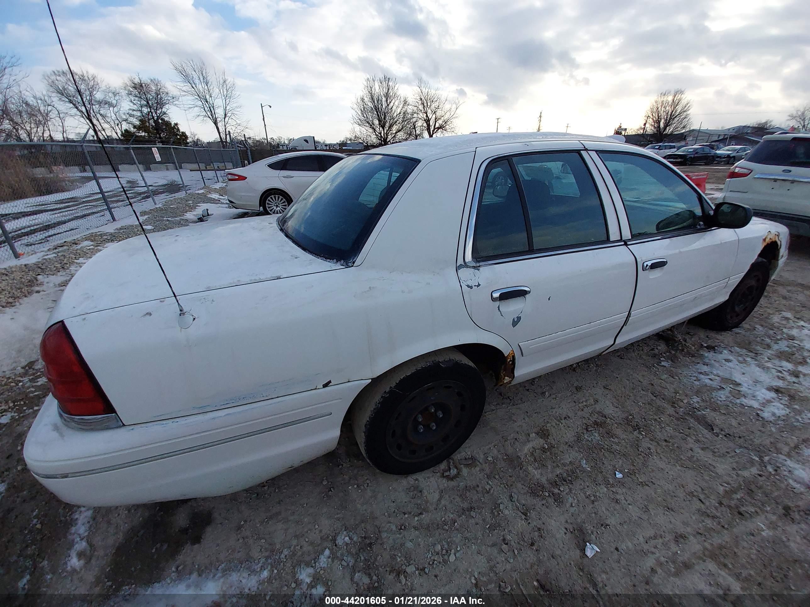 FORD CROWN image 4
