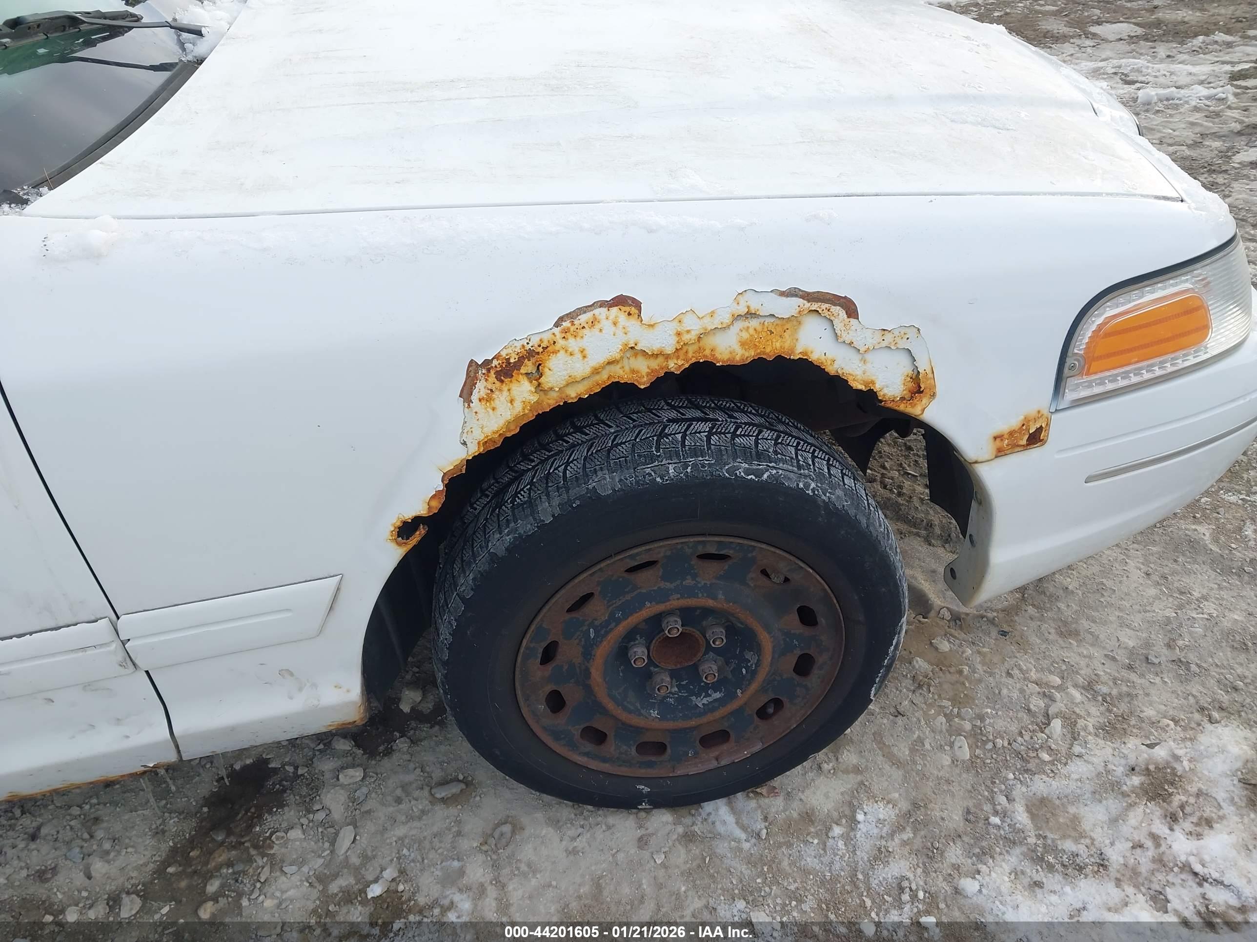 FORD CROWN image 6