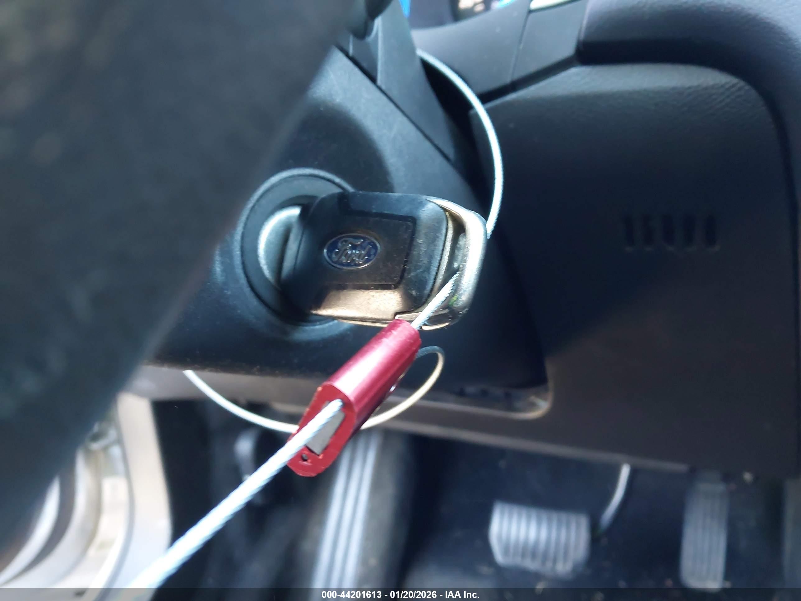 FORD FUSION image 11