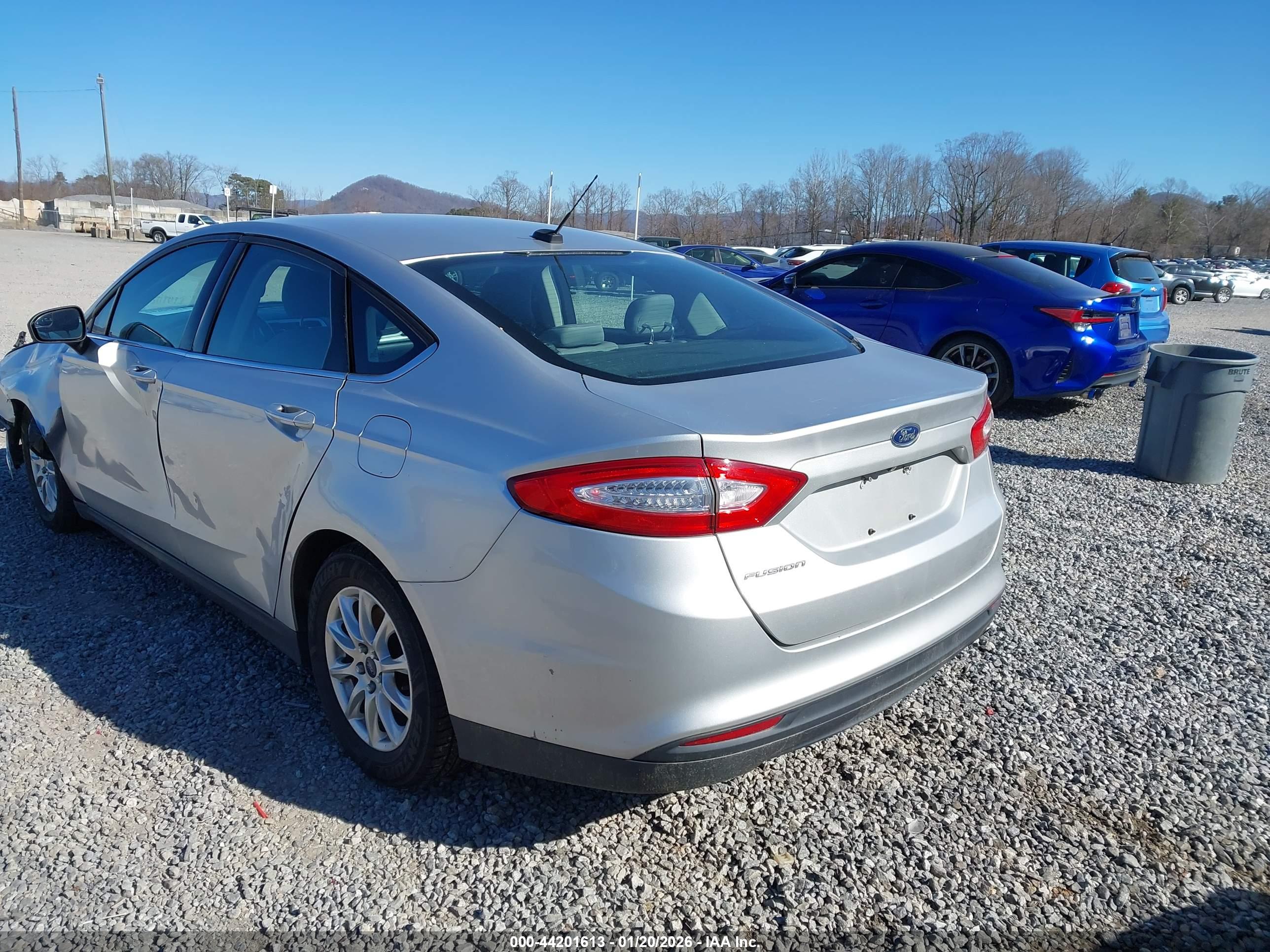 FORD FUSION image 3