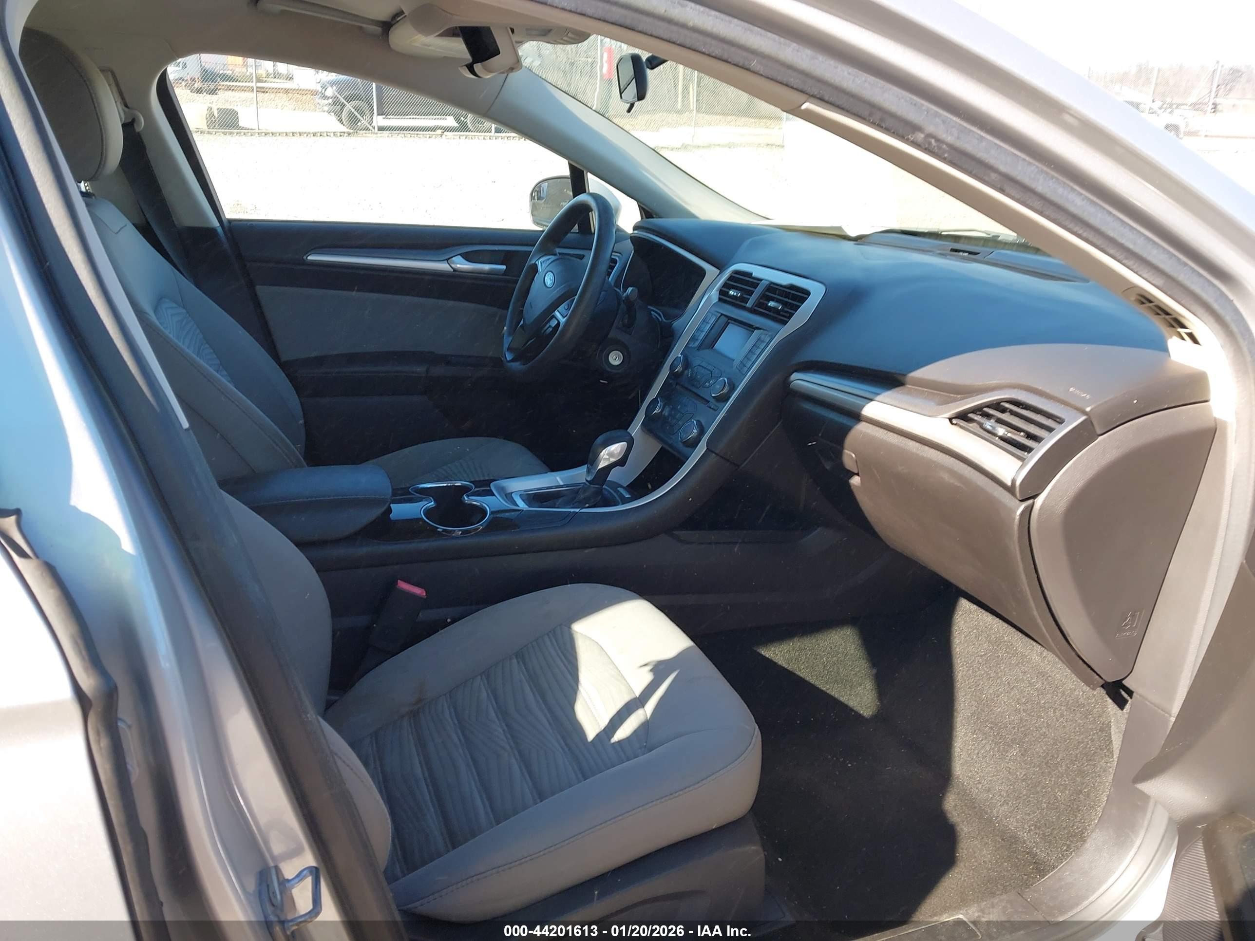 FORD FUSION image 5