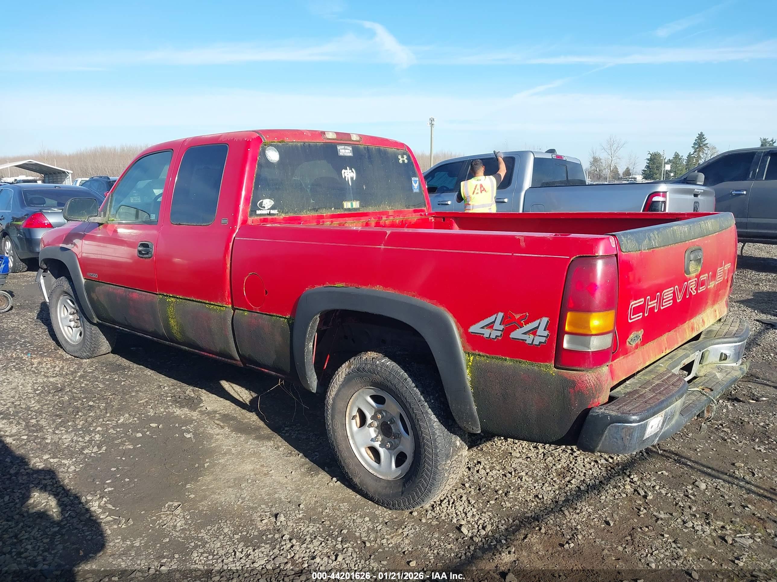 CHEVROLET SILVERADO image 3