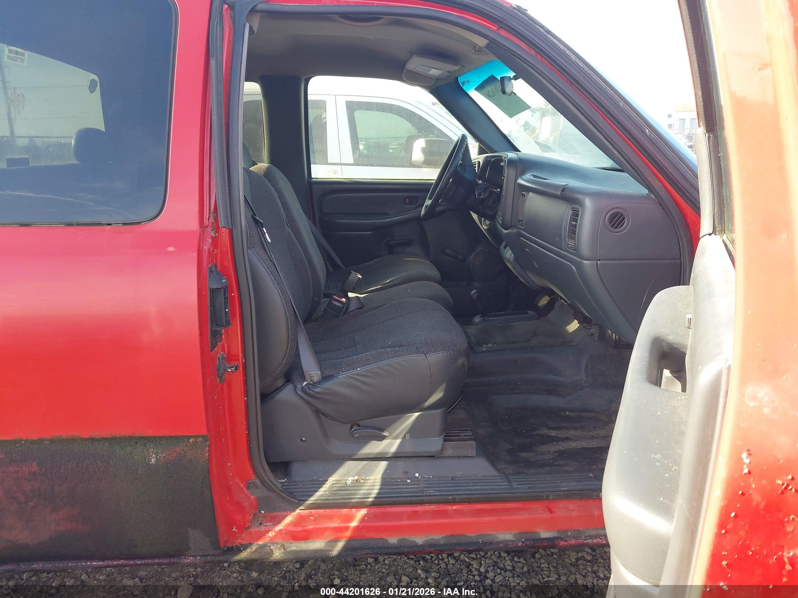 CHEVROLET SILVERADO image 5