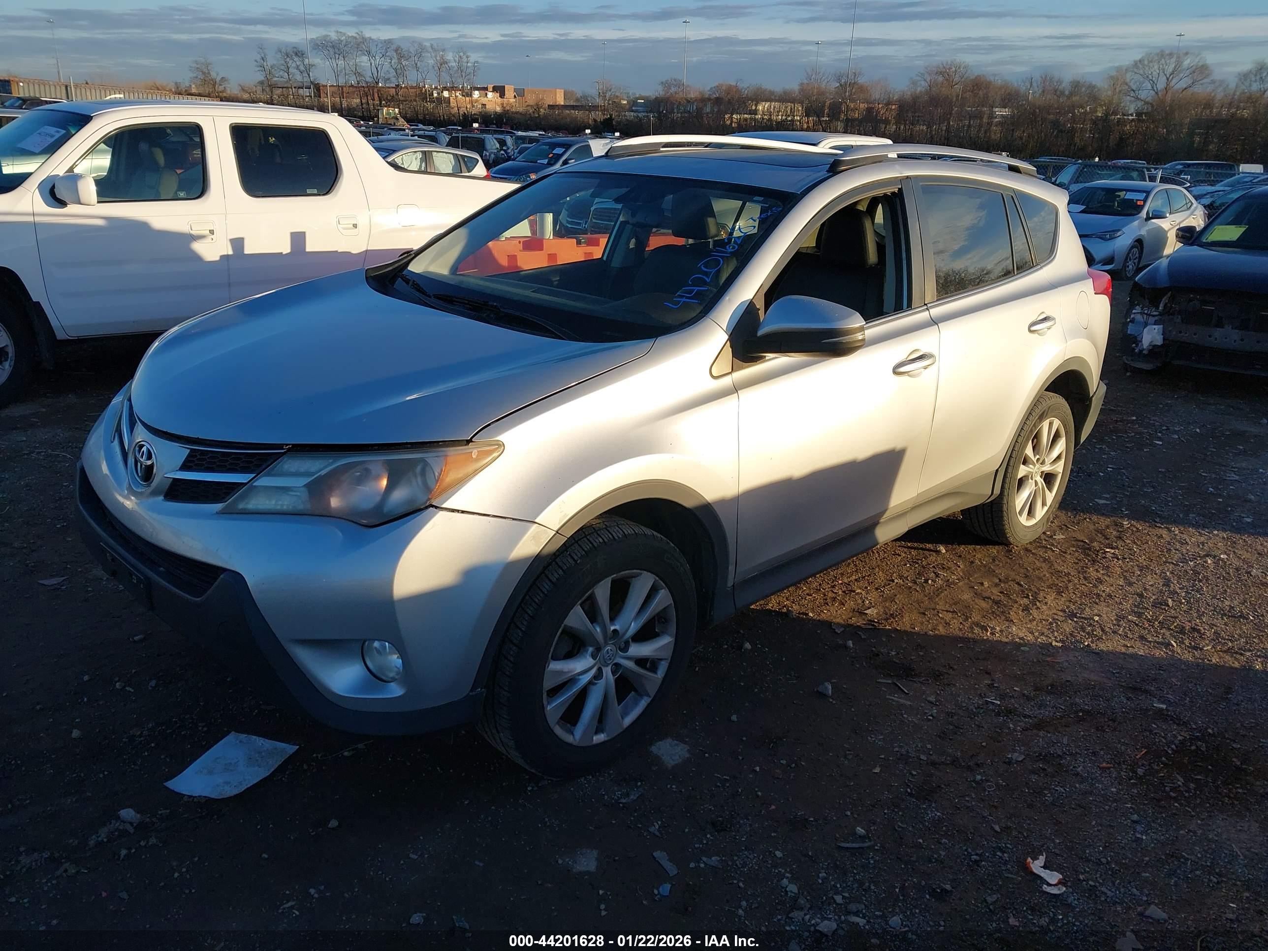 TOYOTA RAV4 image 2