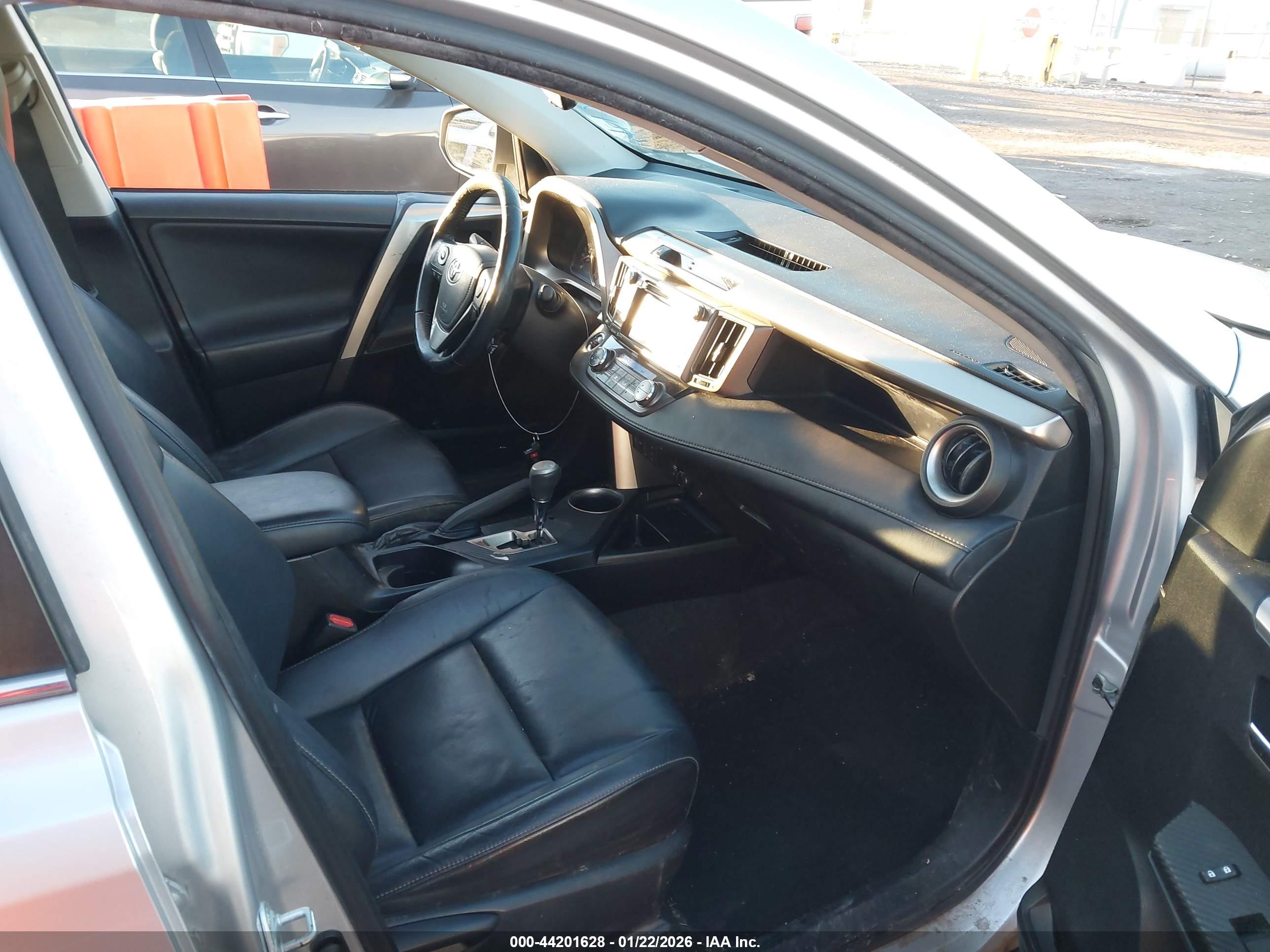 TOYOTA RAV4 image 5