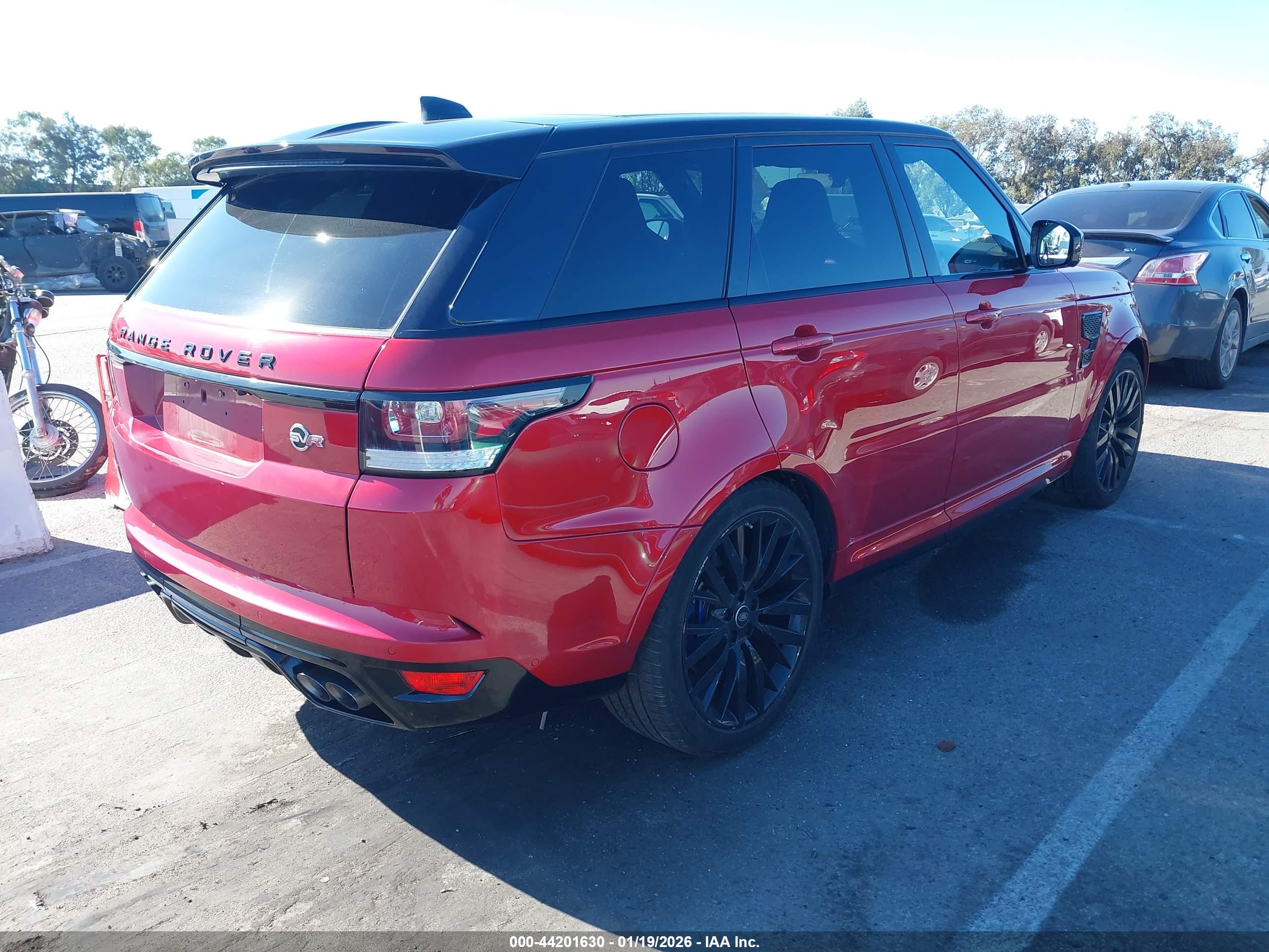 LAND ROVER image 4