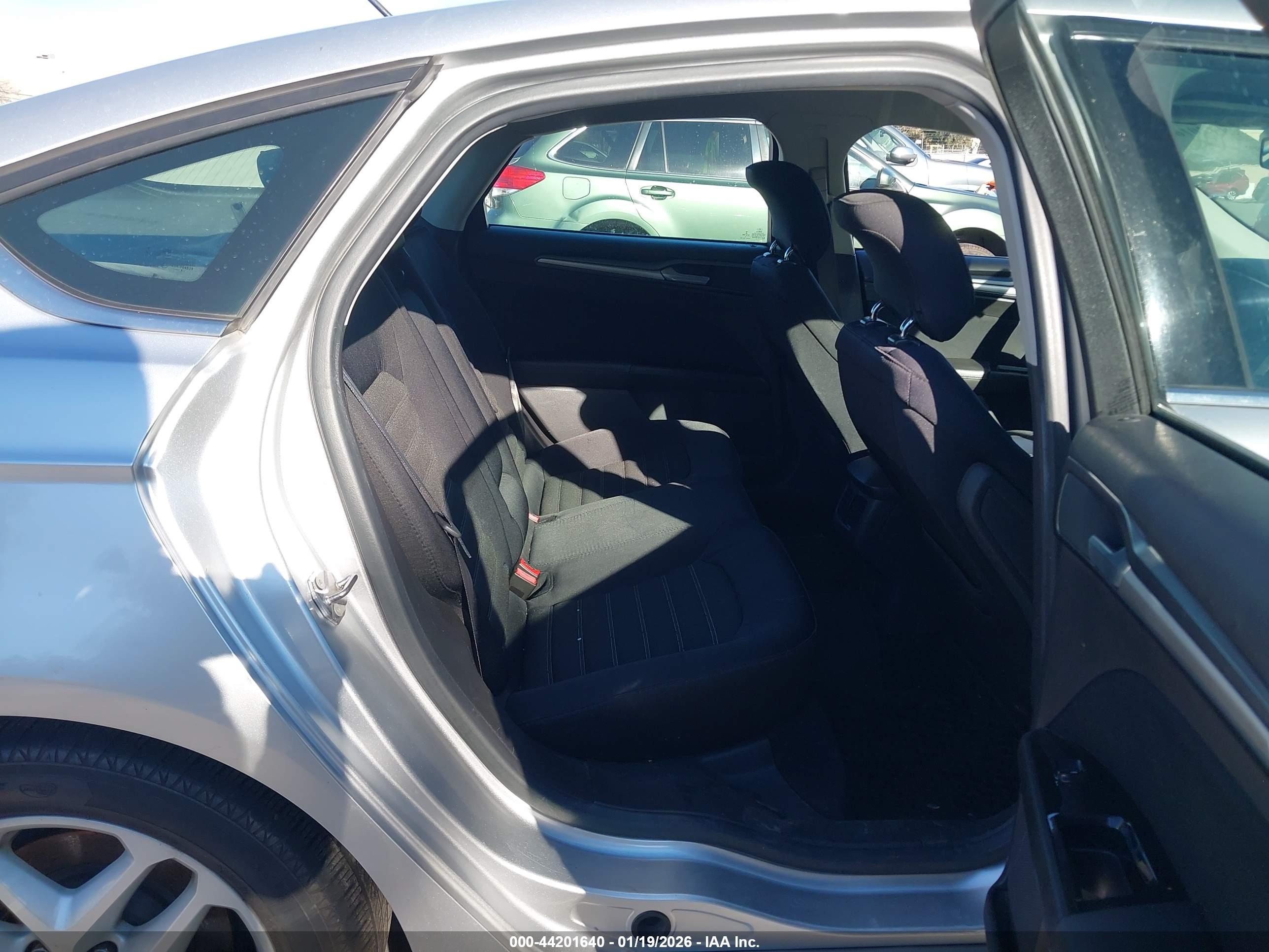 FORD FUSION image 8