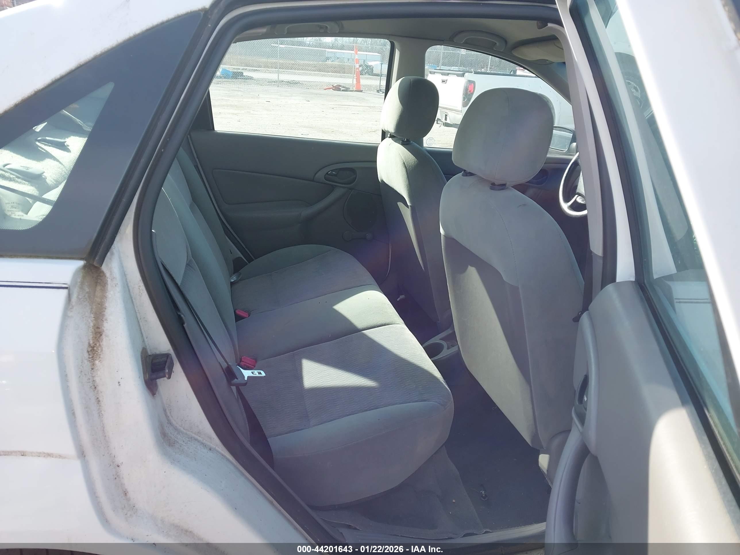FORD FOCUS image 8