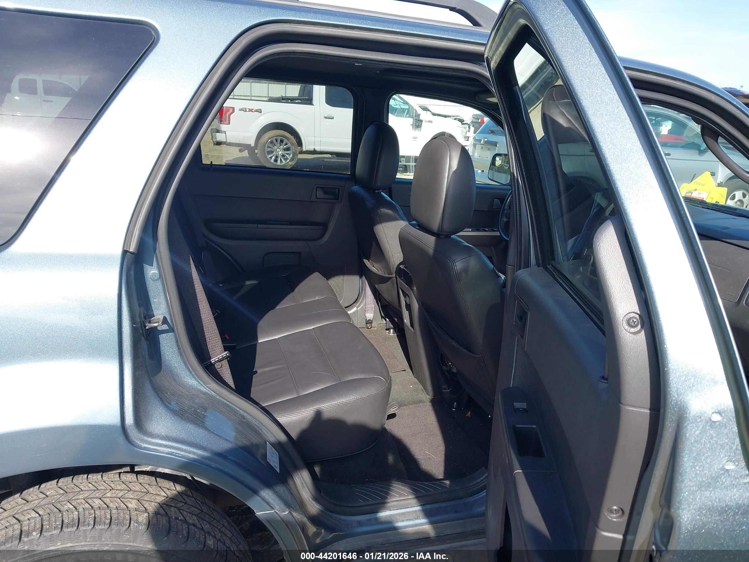 FORD ESCAPE image 8