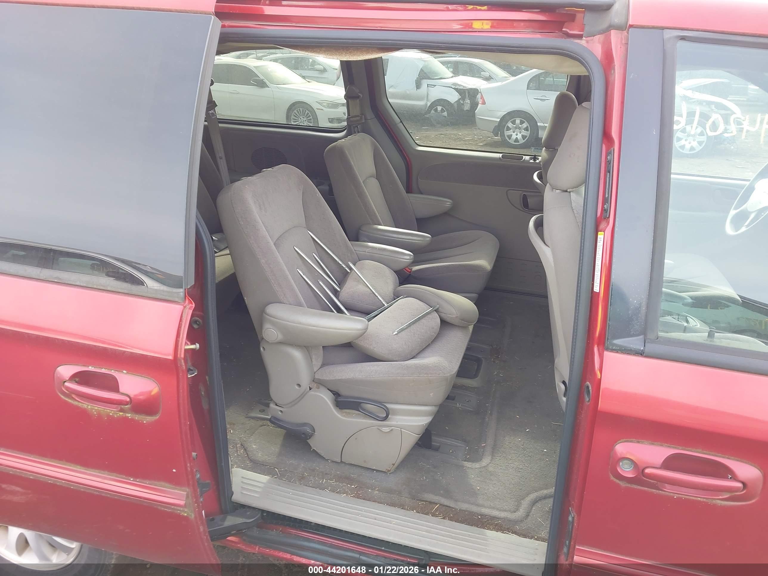 CHRYSLER TOWN image 8