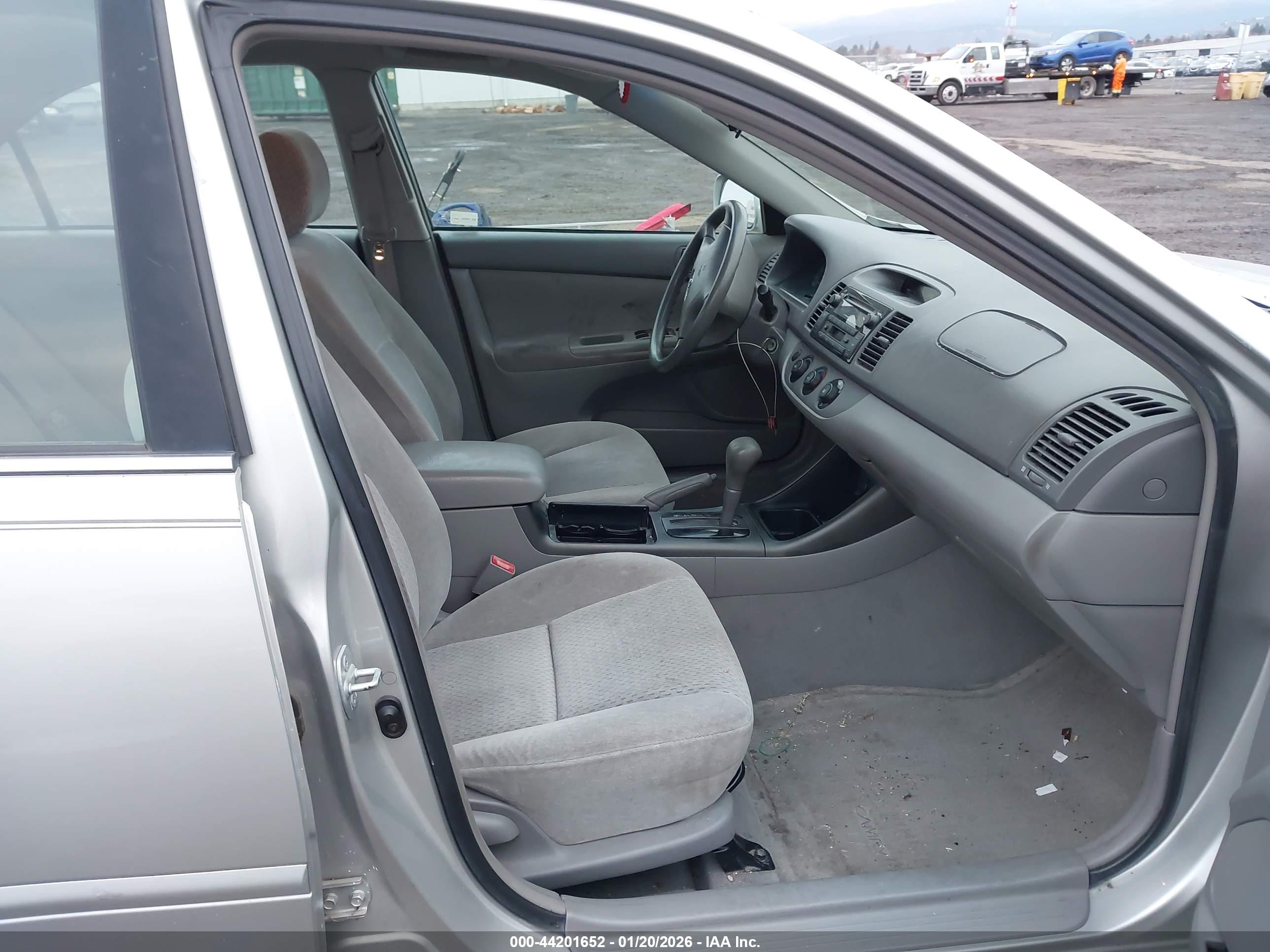TOYOTA CAMRY image 5