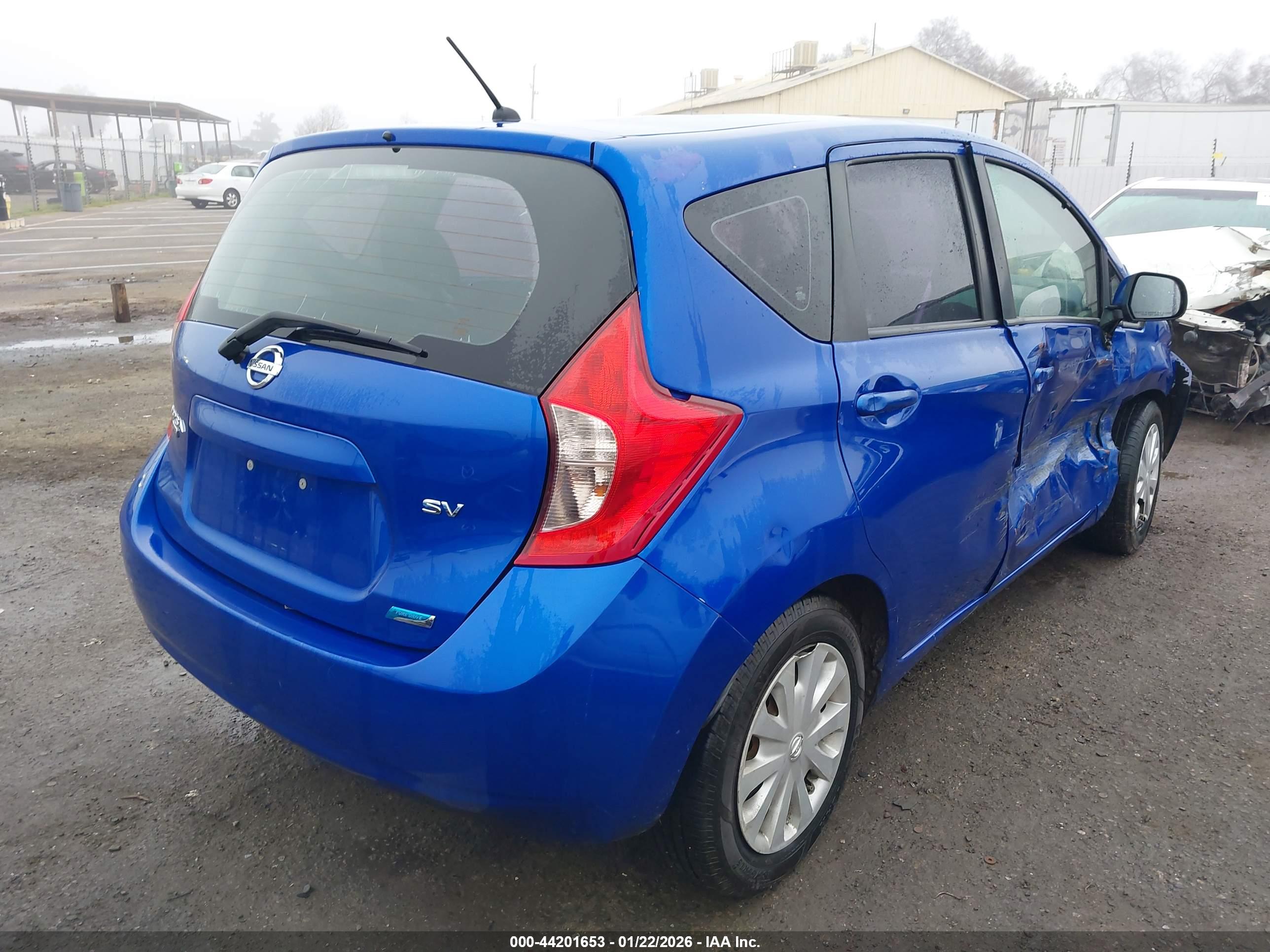 NISSAN VERSA image 4