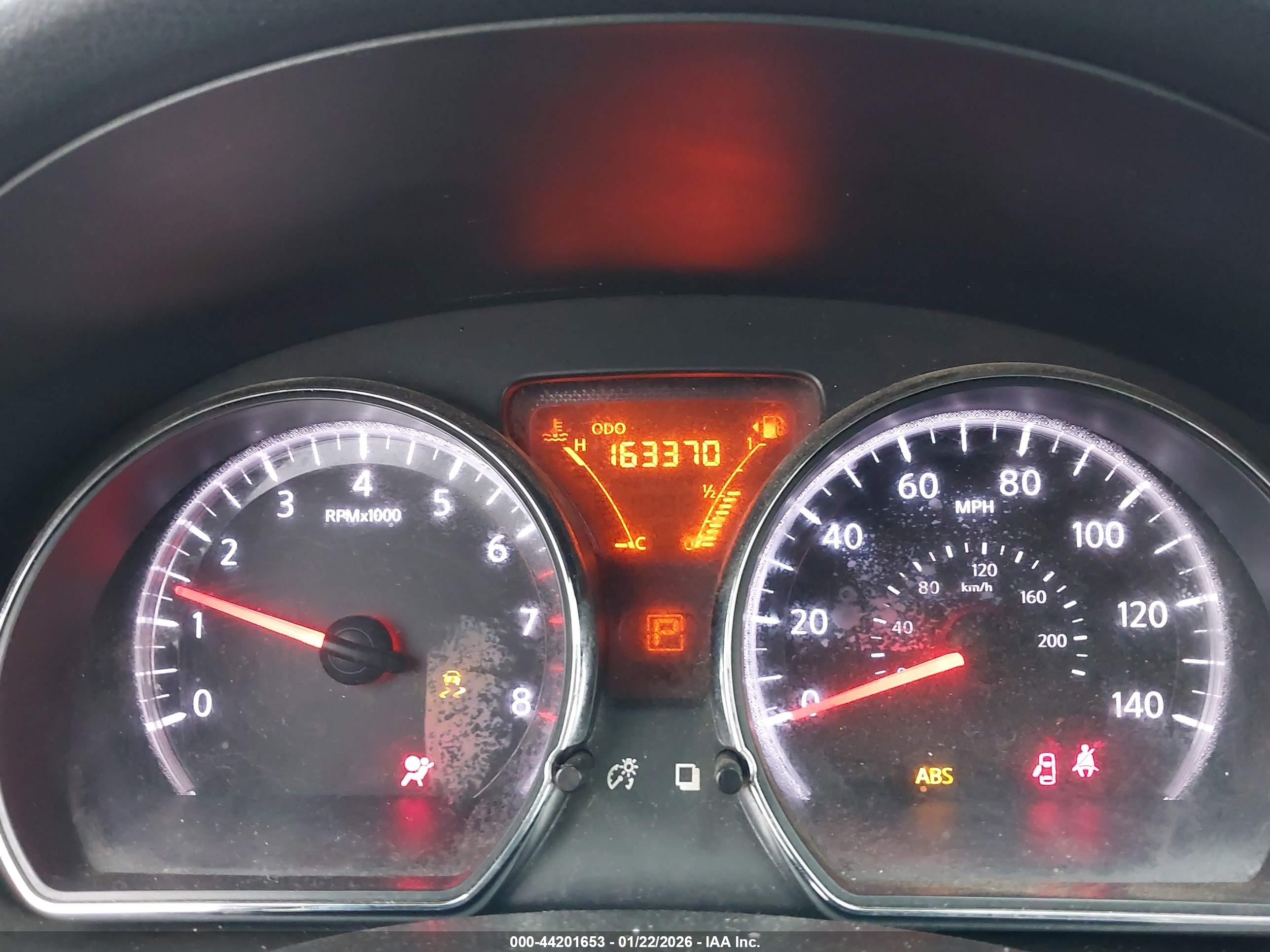NISSAN VERSA image 7