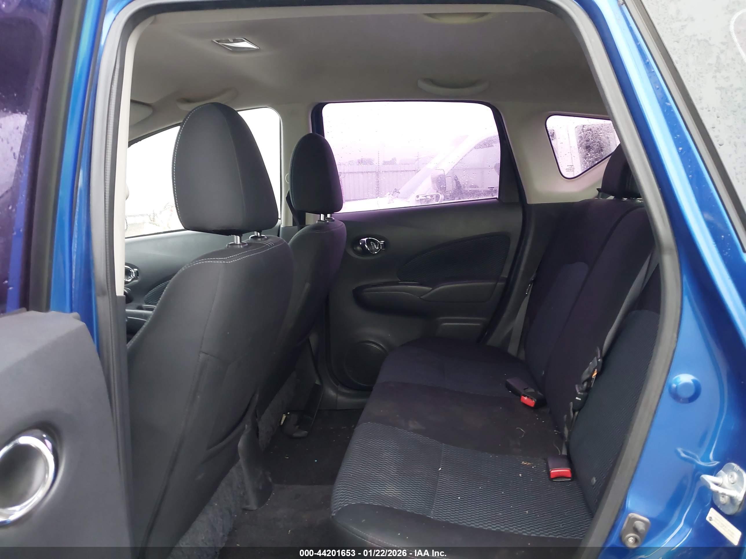 NISSAN VERSA image 8