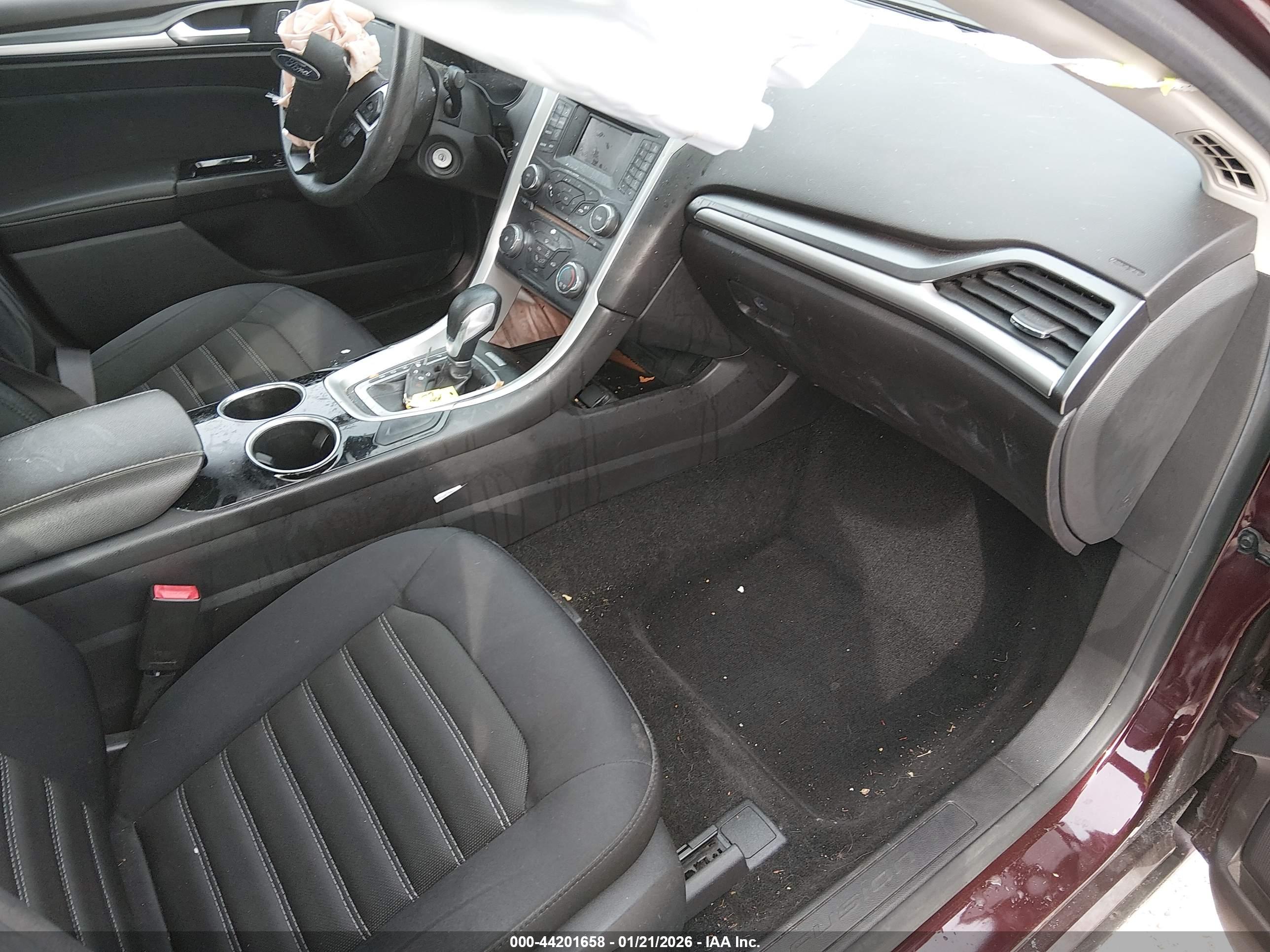 FORD FUSION image 5