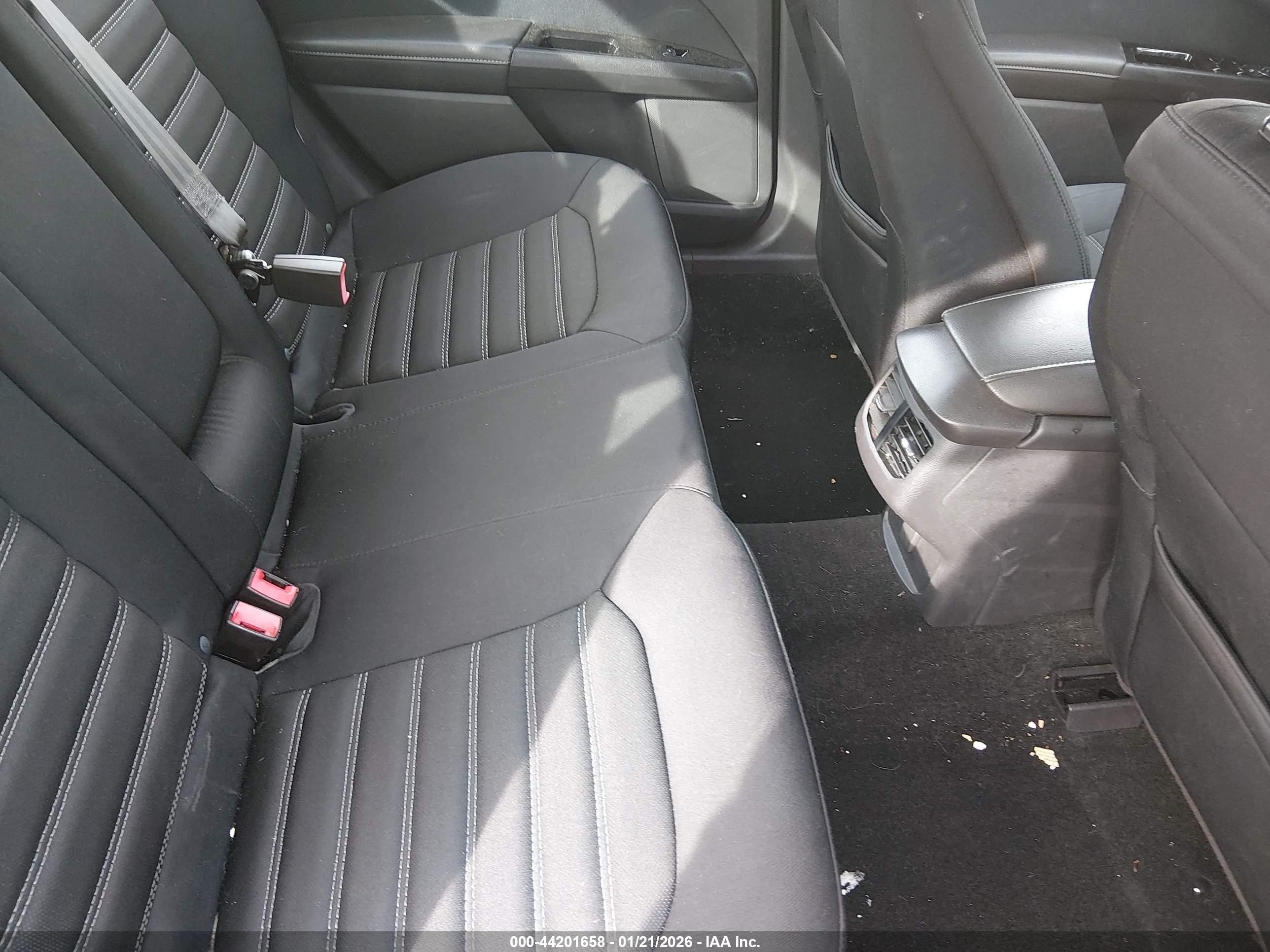 FORD FUSION image 8