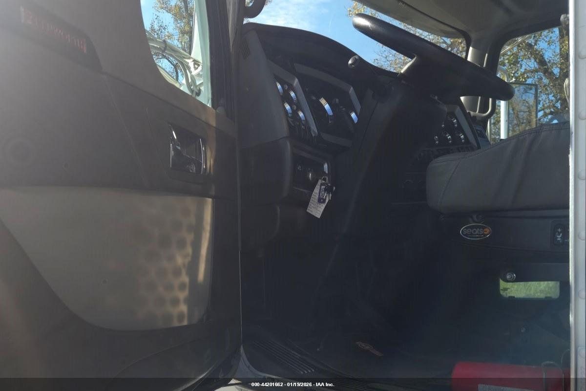 KENWORTH CONSTRUCTION image 11