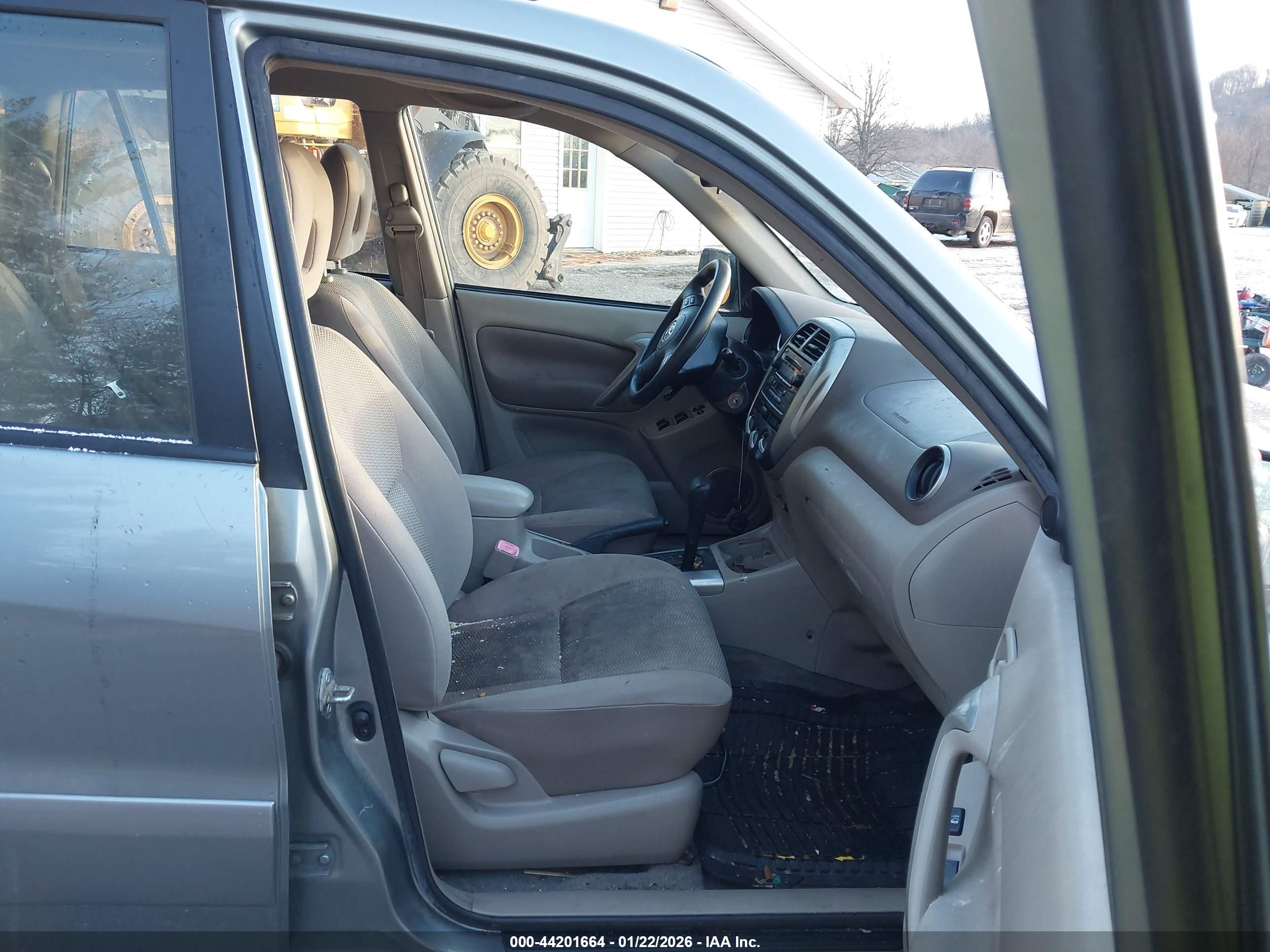 TOYOTA RAV4 image 5
