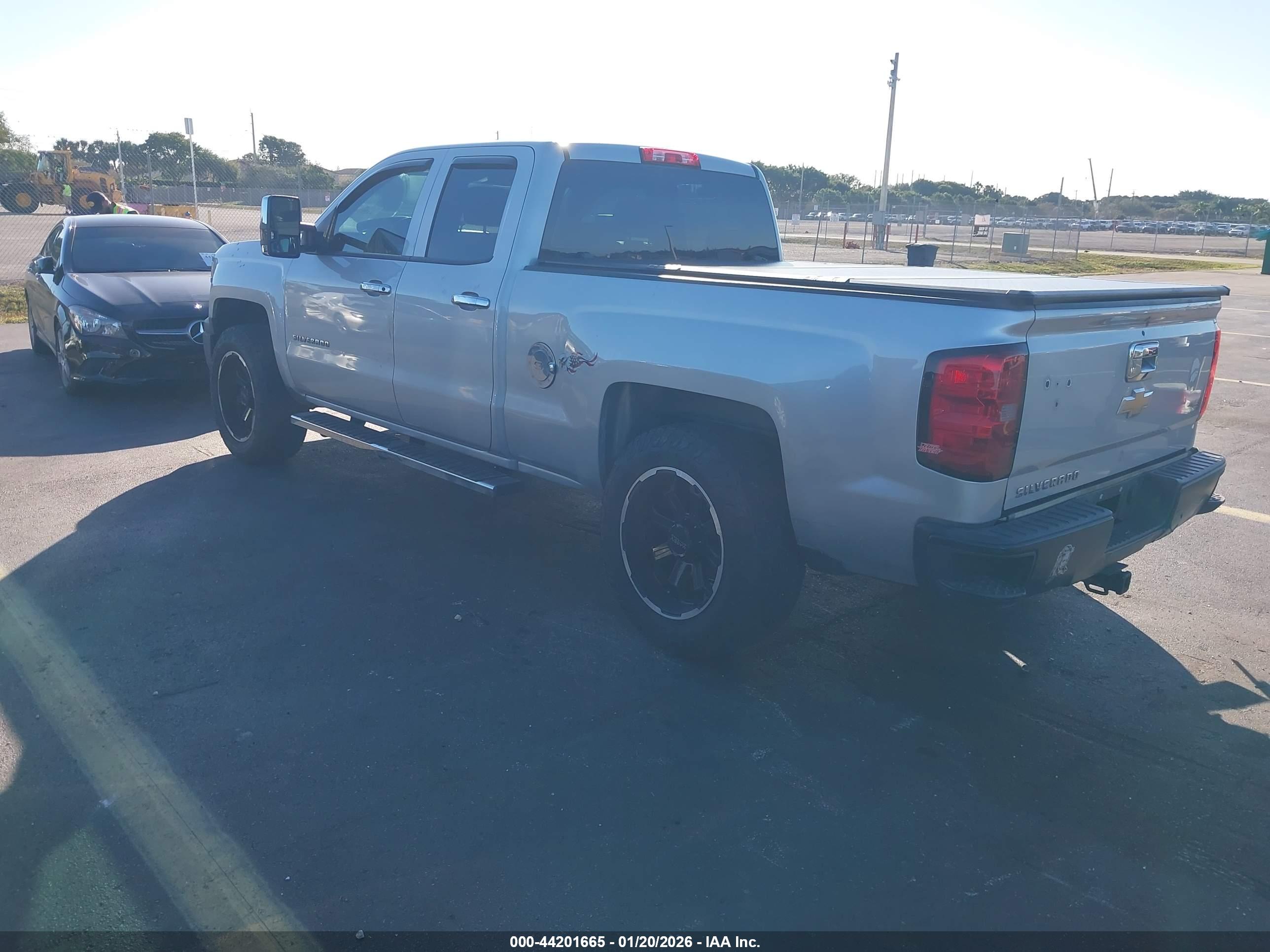 CHEVROLET SILVERADO image 3