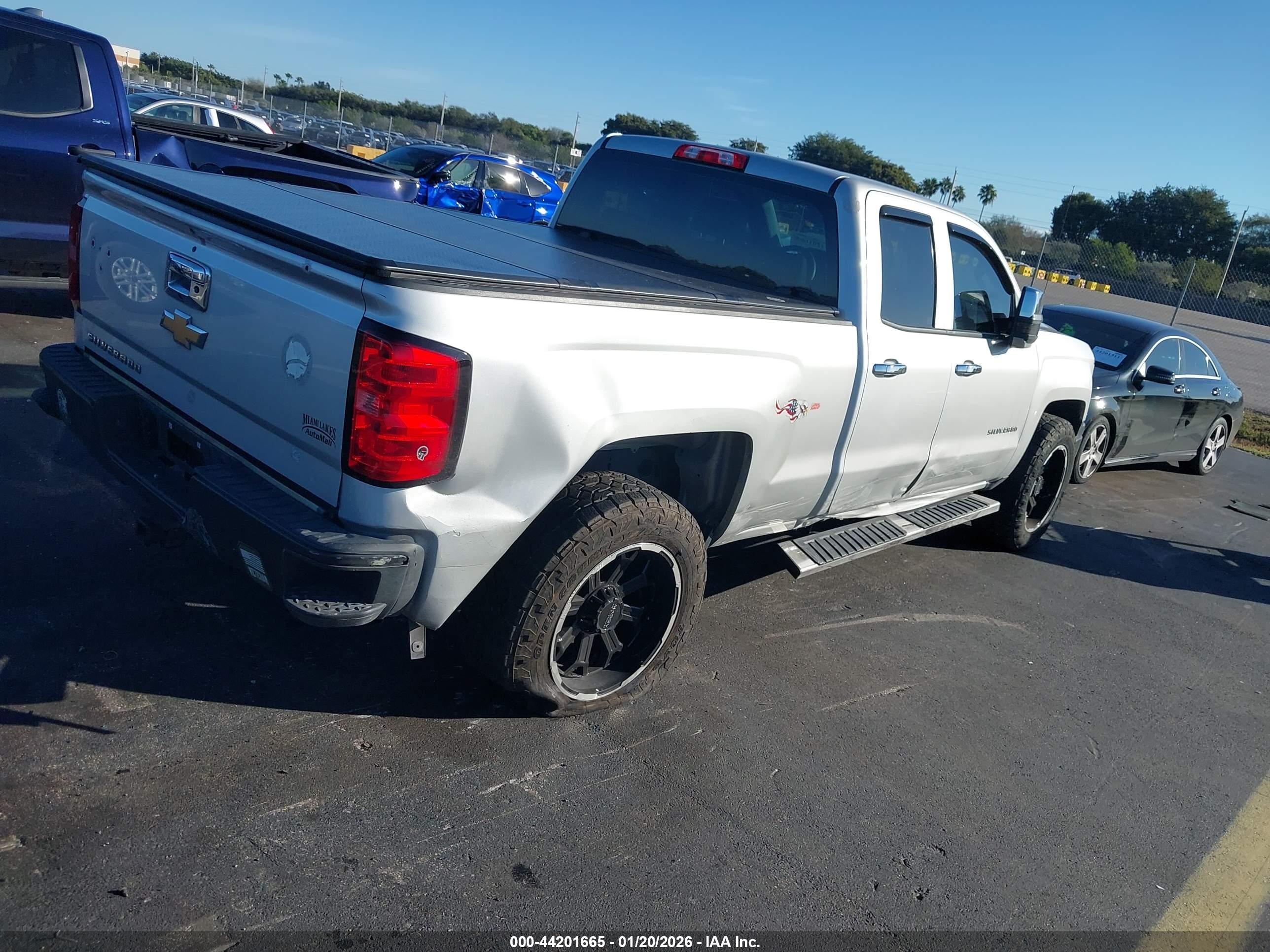 CHEVROLET SILVERADO image 4