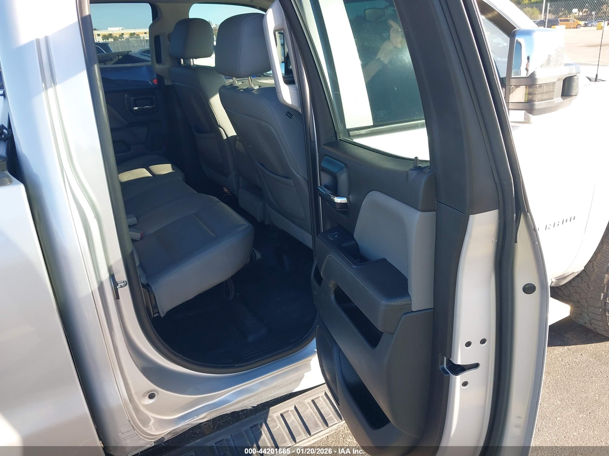 CHEVROLET SILVERADO image 8