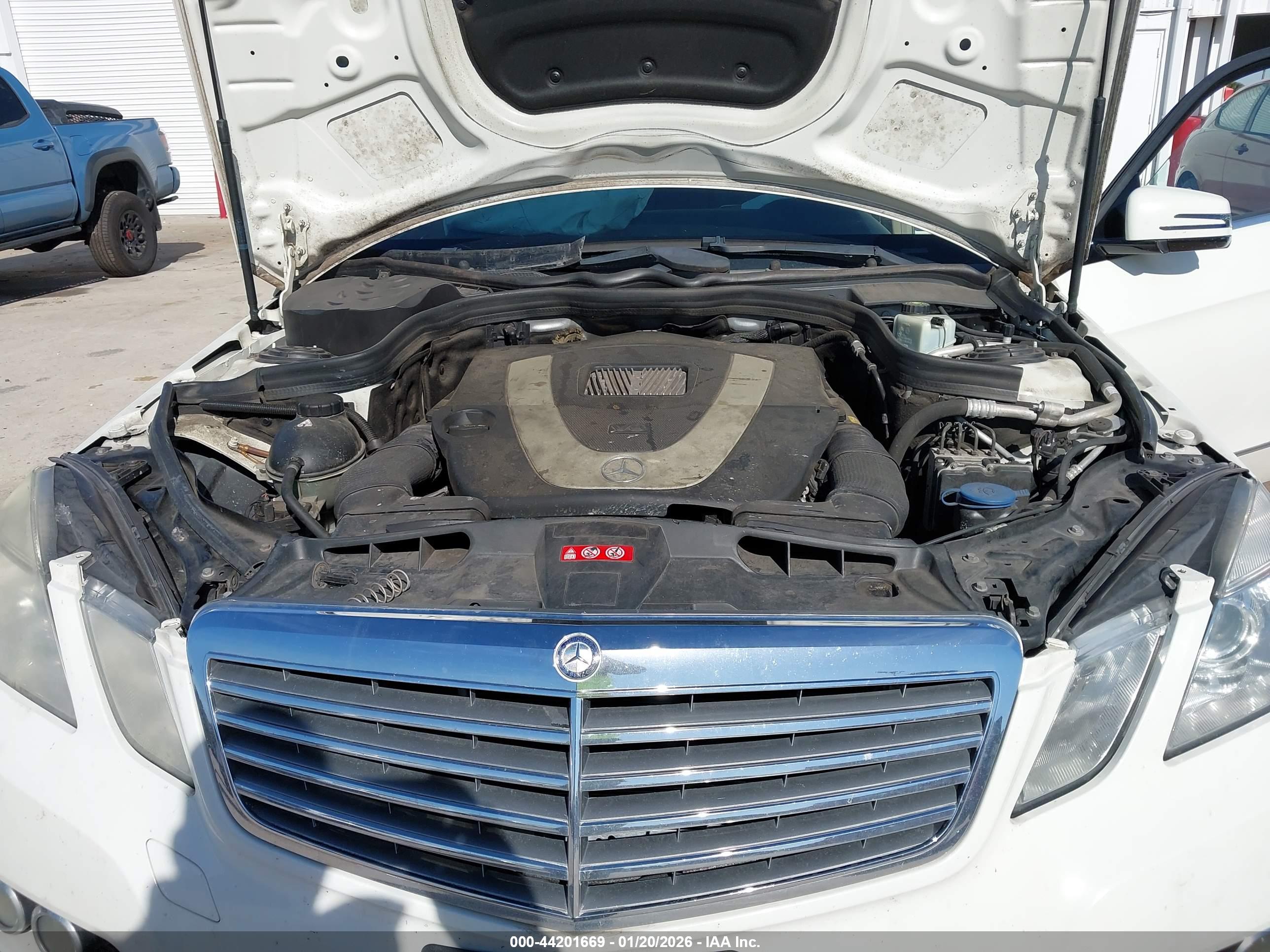 MERCEDES-BENZ E image 10