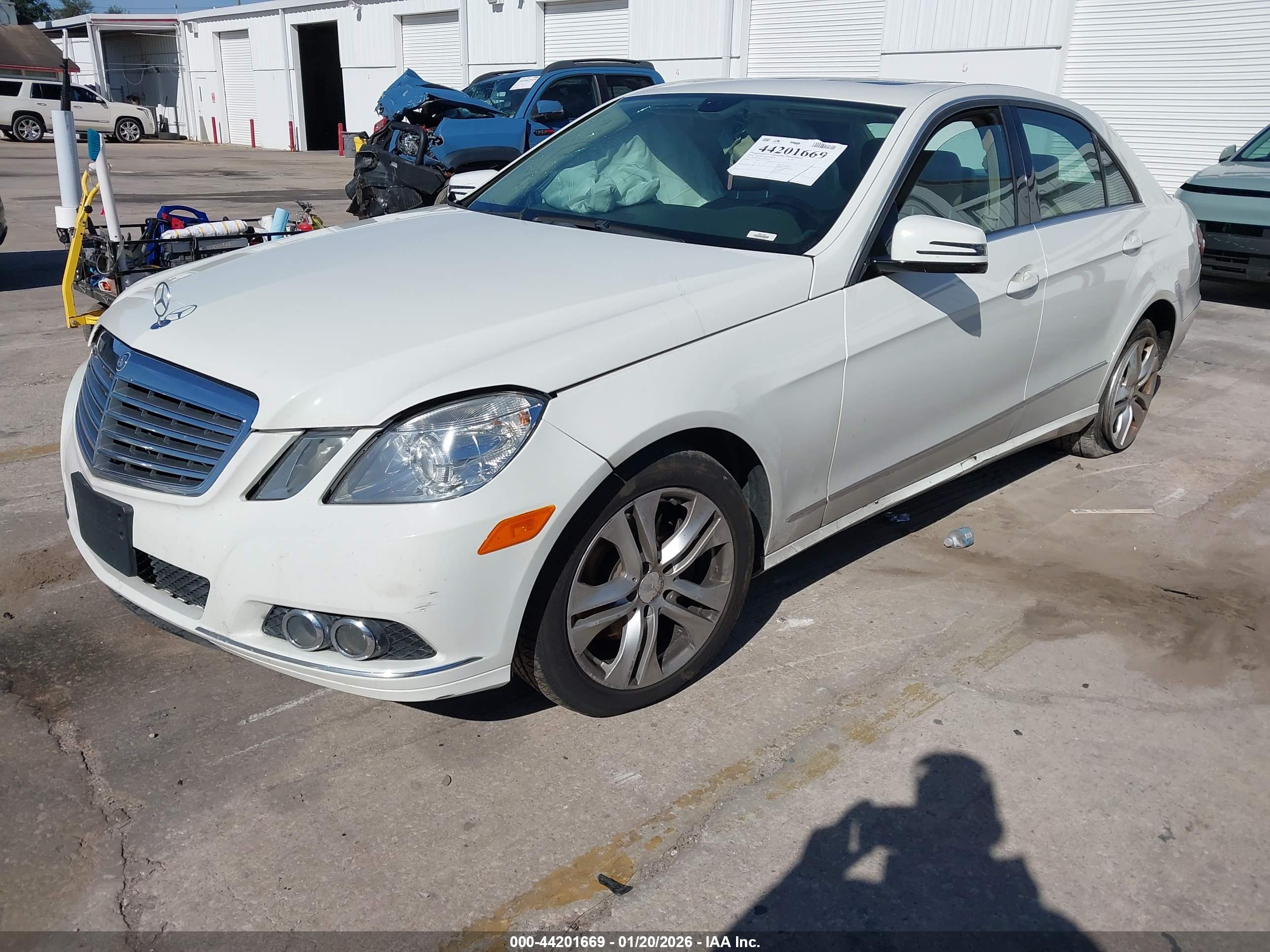 MERCEDES-BENZ E image 2