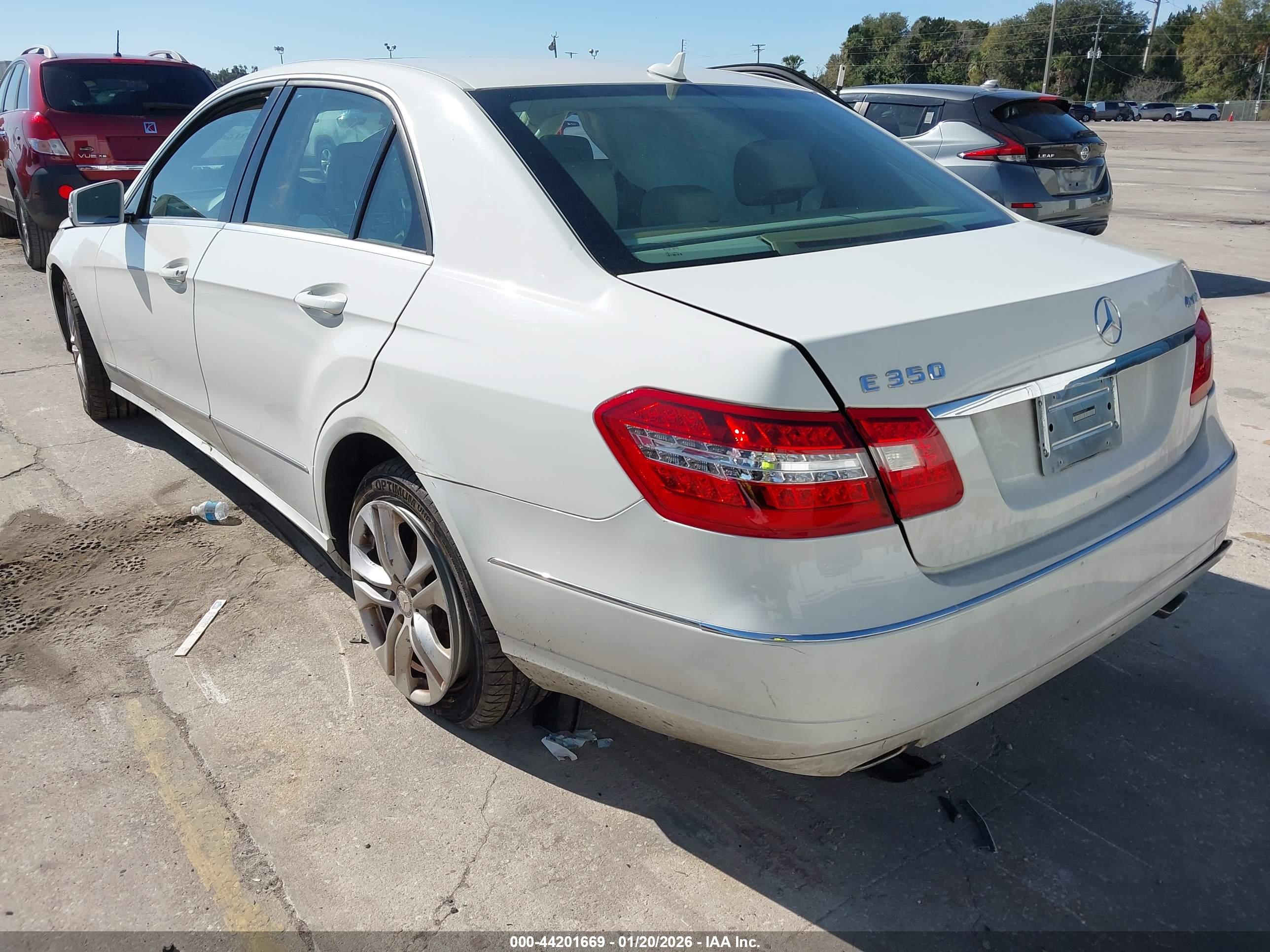 MERCEDES-BENZ E image 3