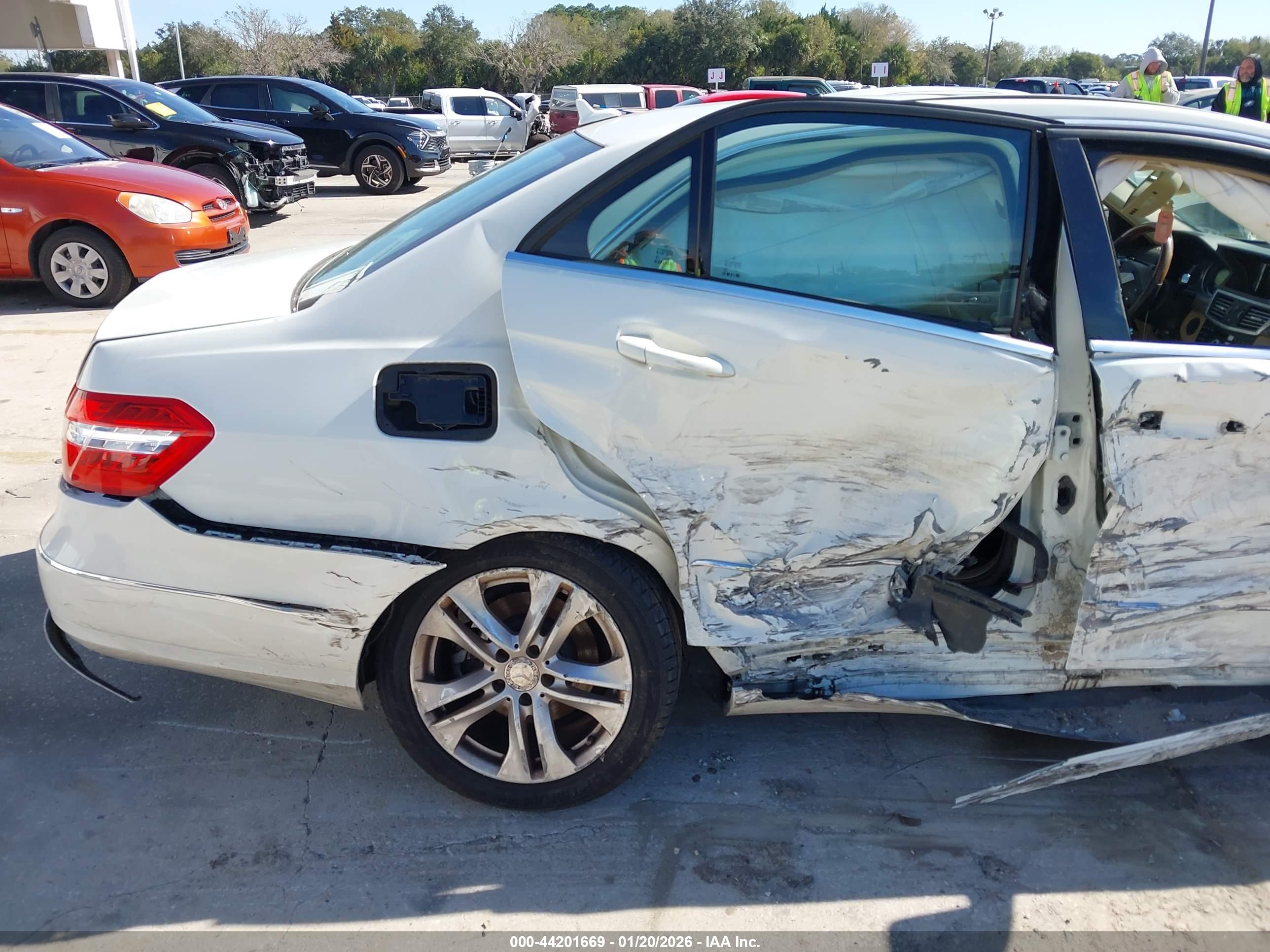 MERCEDES-BENZ E image 6