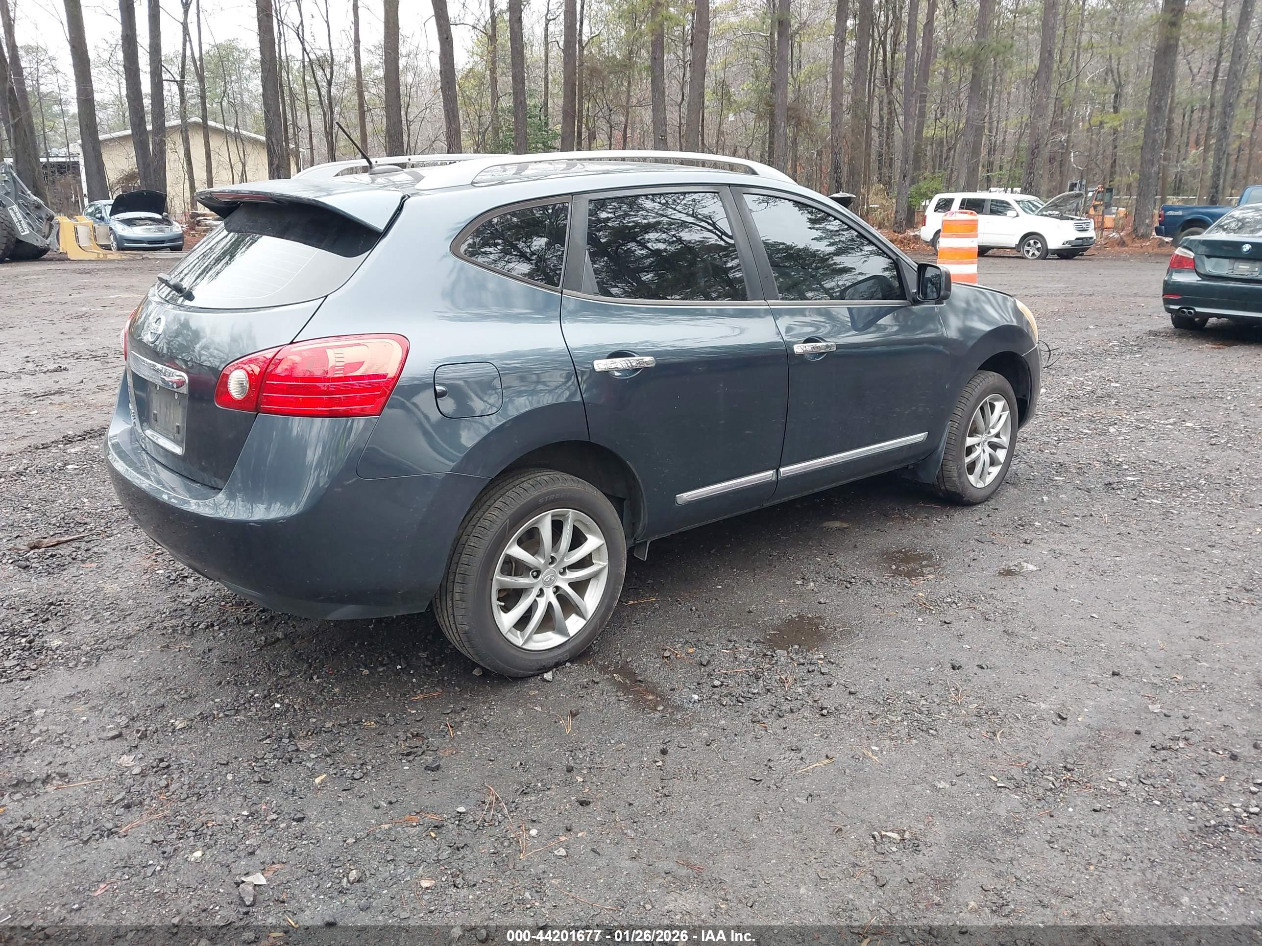 NISSAN ROGUE image 4