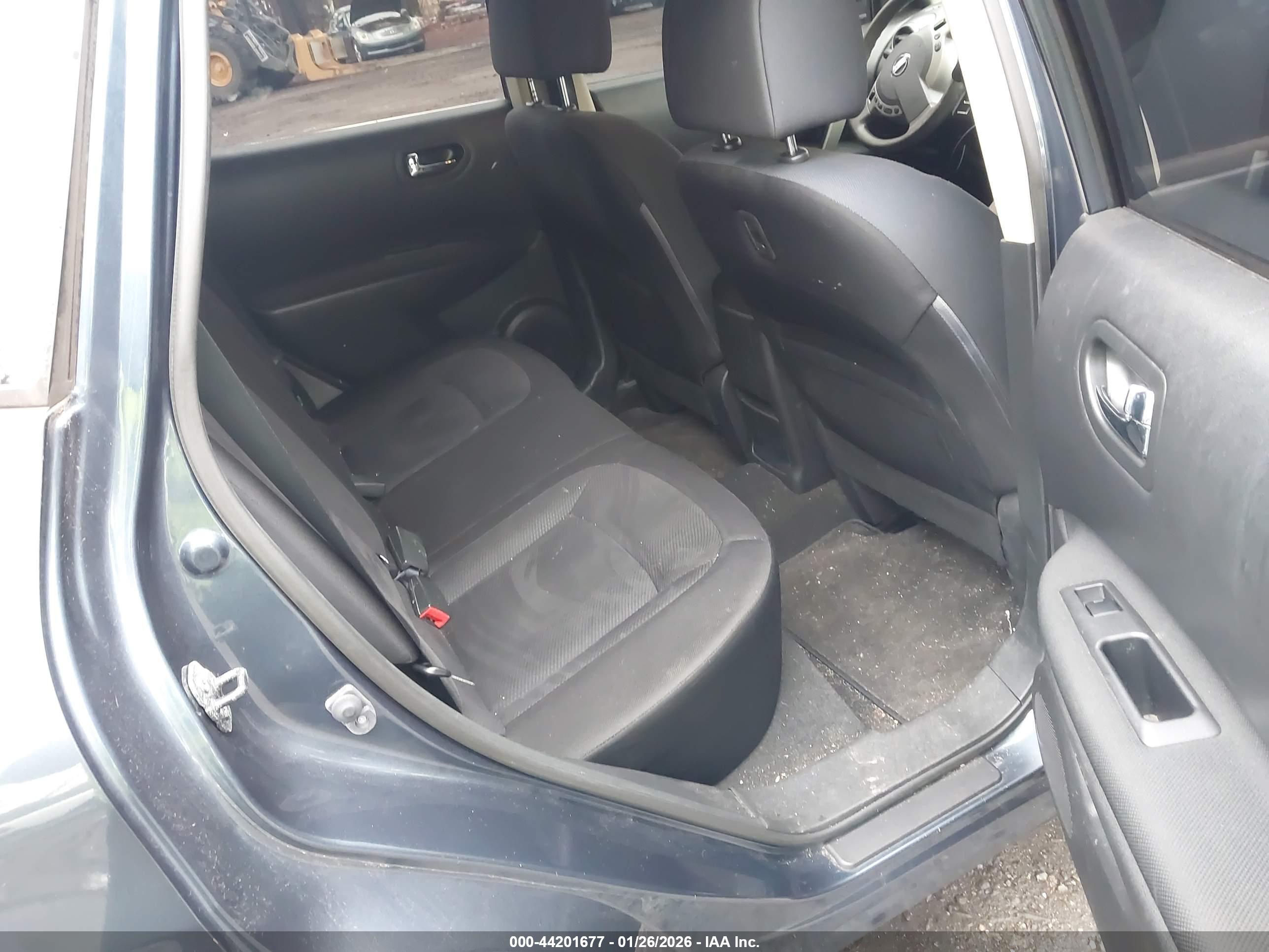 NISSAN ROGUE image 8